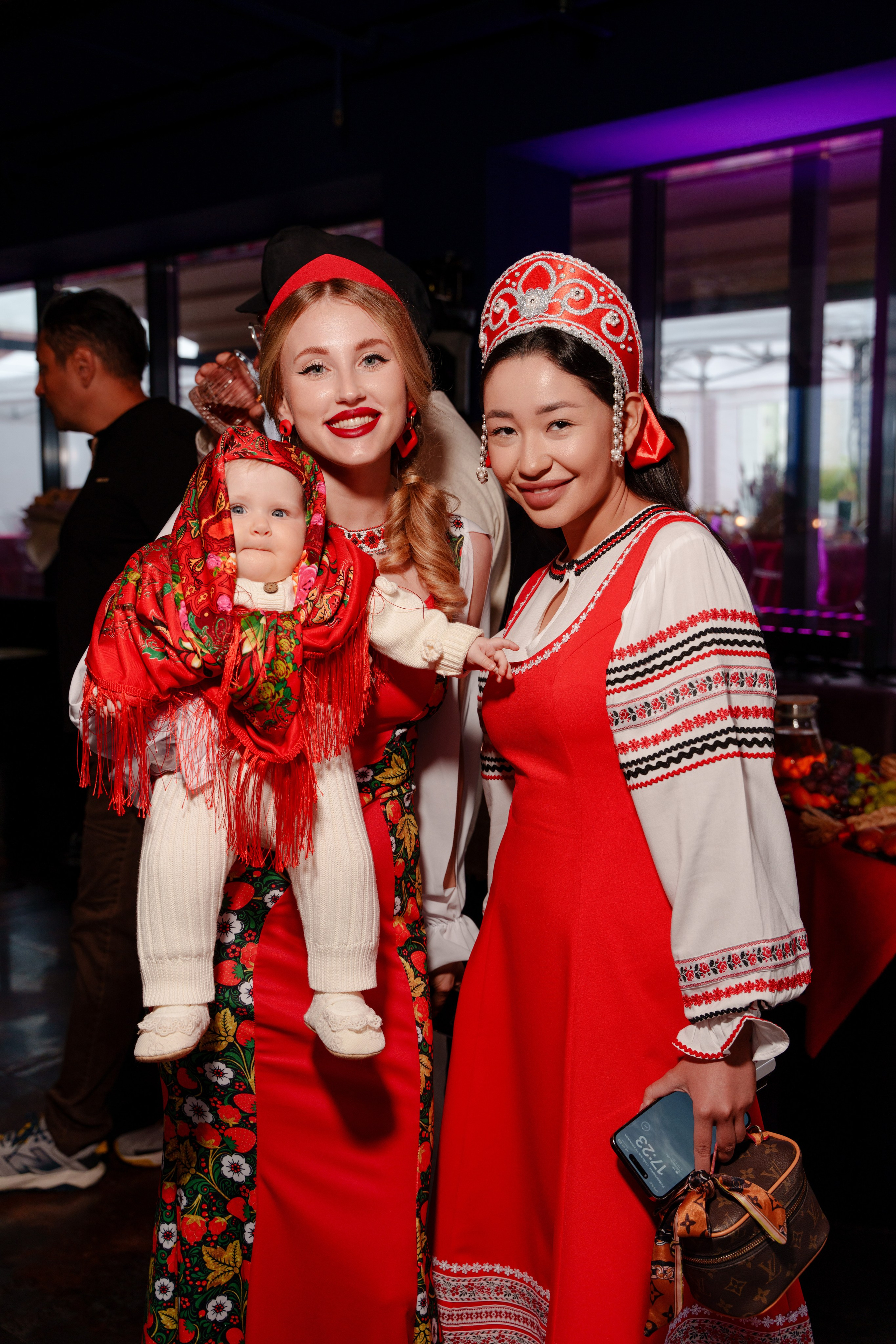 Репортажный фотограф на гендер пати в славянском стиле в Москве. Репортажный фотограф Москва Сергей Дружинин