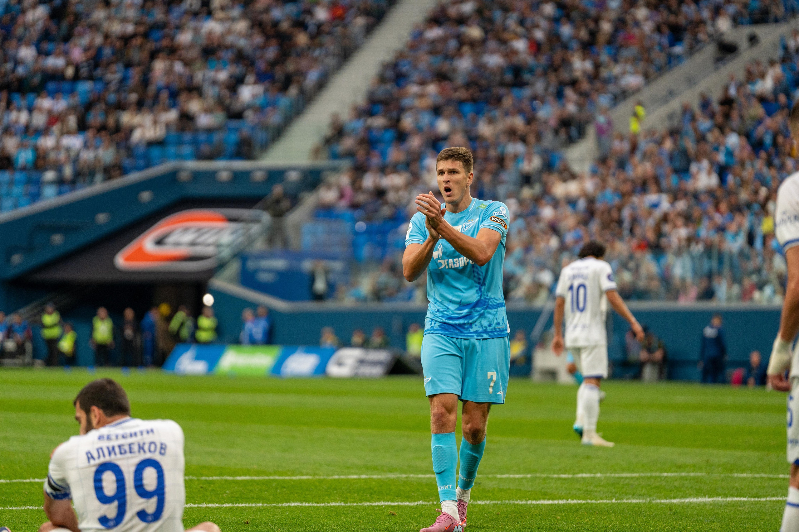 Спортивный фотограф Санкт-Петербург снял эмоциональный момент гола Зенита