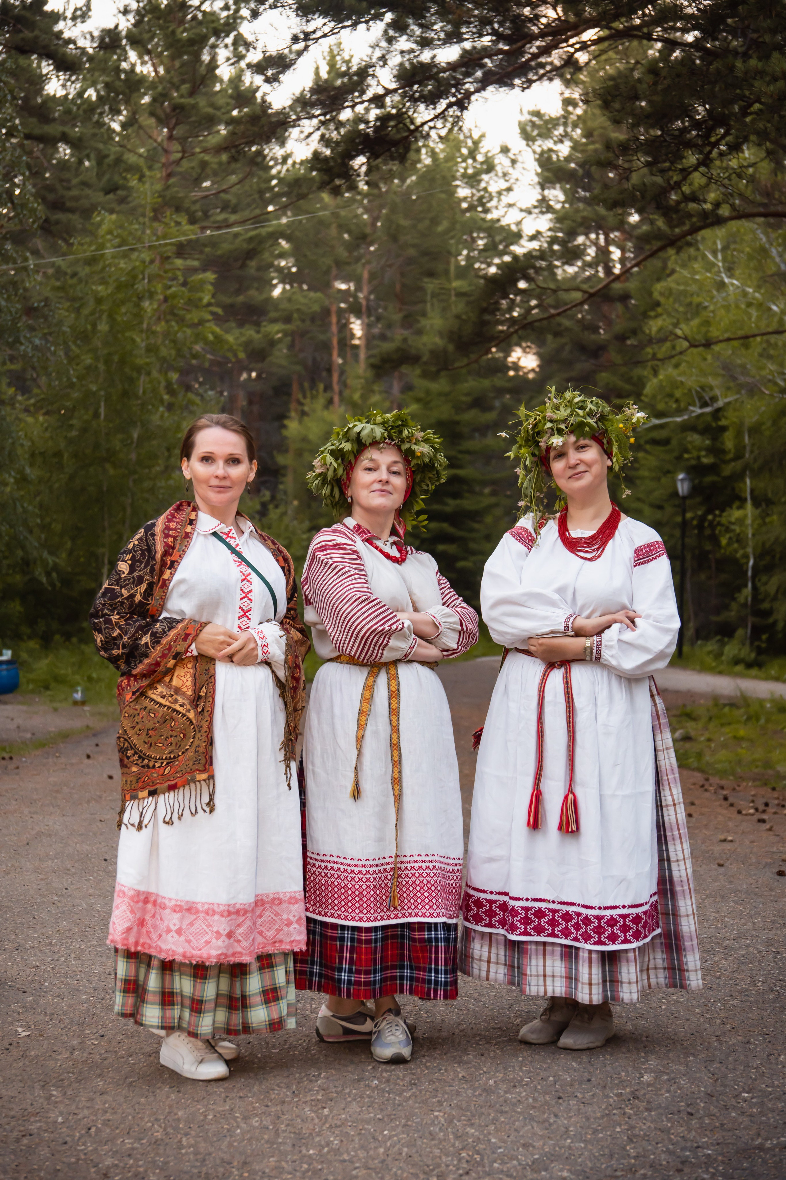 Белорусское Купалье. Занимаюсь профессиональной фотографией и живу рядом с Байкалом. Работаю в разных жанрах
