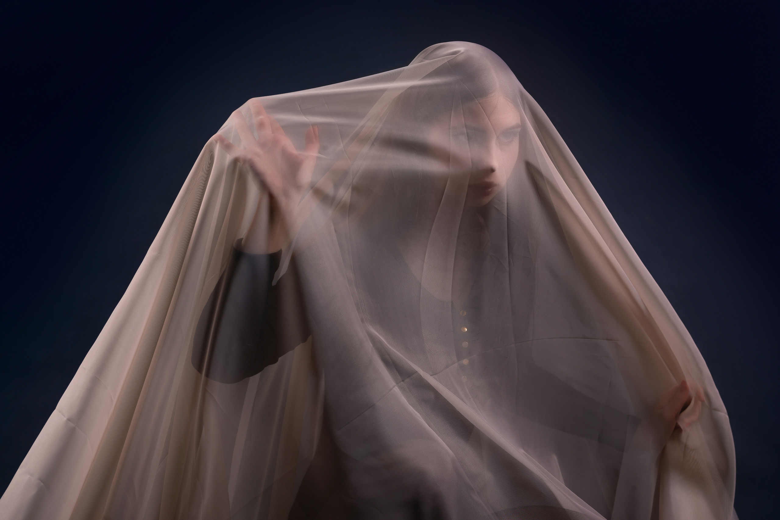 Игры с тканью. Фотограф Павел Шрайбикус