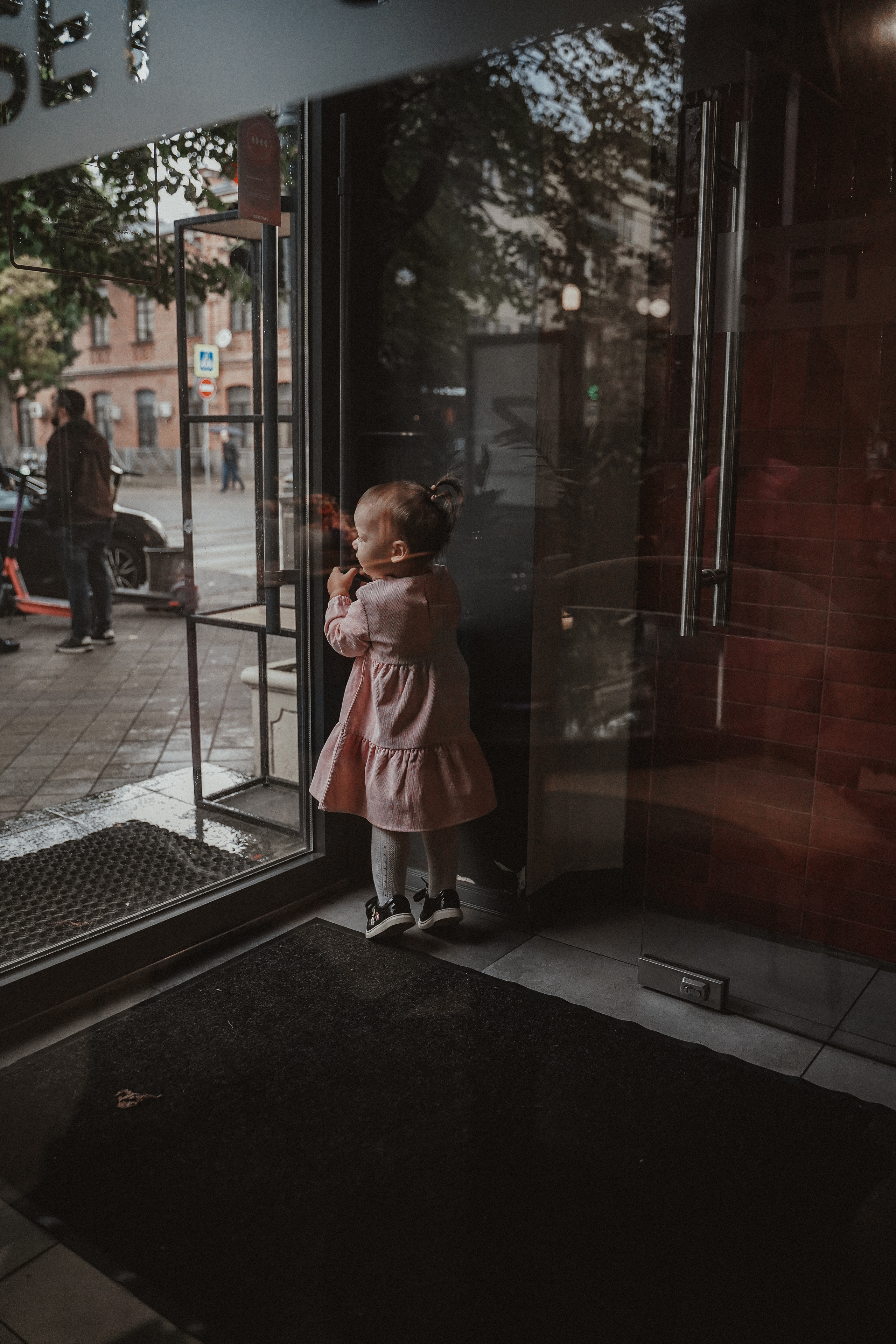 Городская фотосессия под дождем. Семейный и женский фотограф в Краснодаре Анастасия Приймак