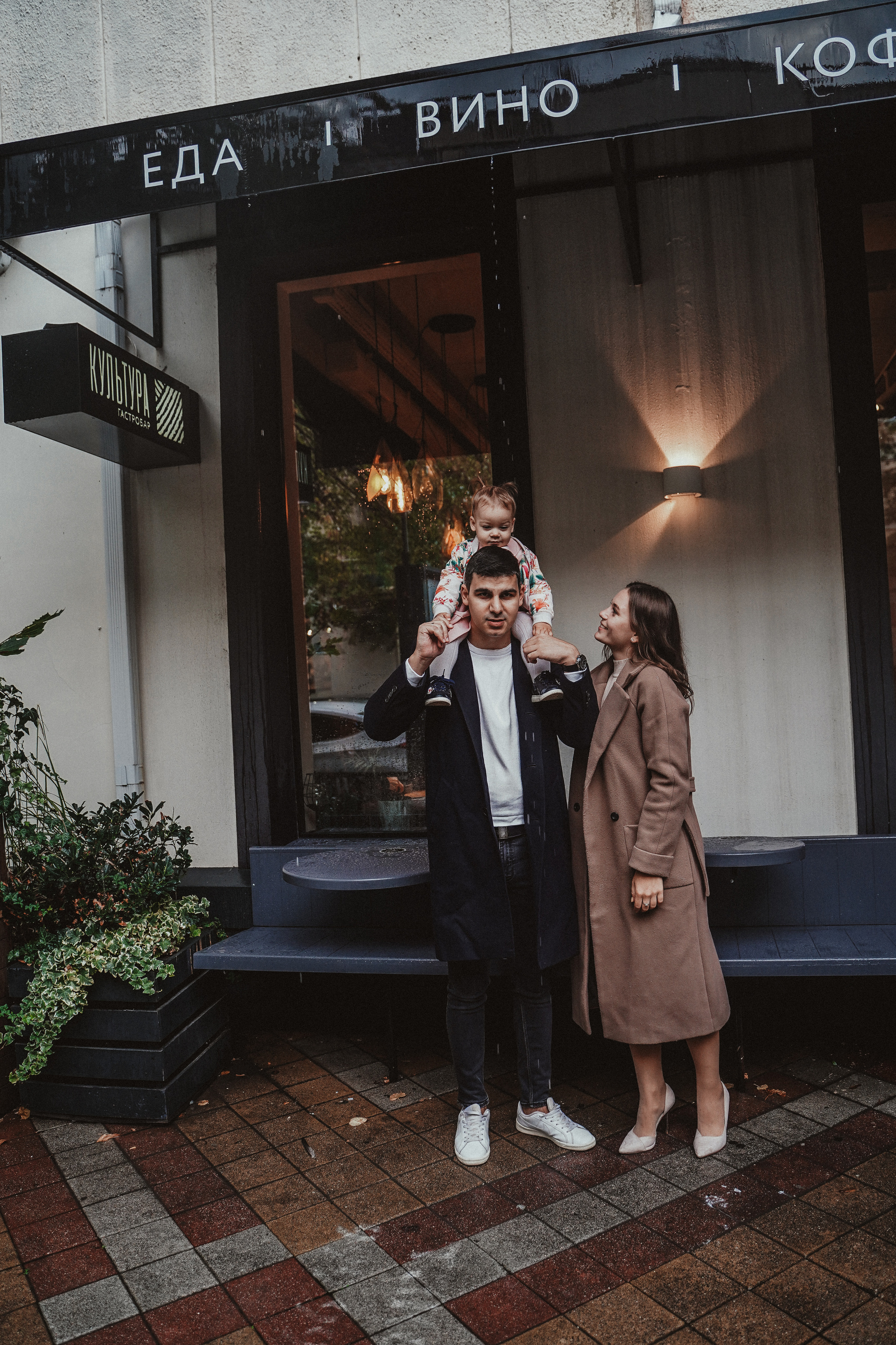 Городская фотосессия под дождем. Семейный и женский фотограф в Краснодаре Анастасия Приймак