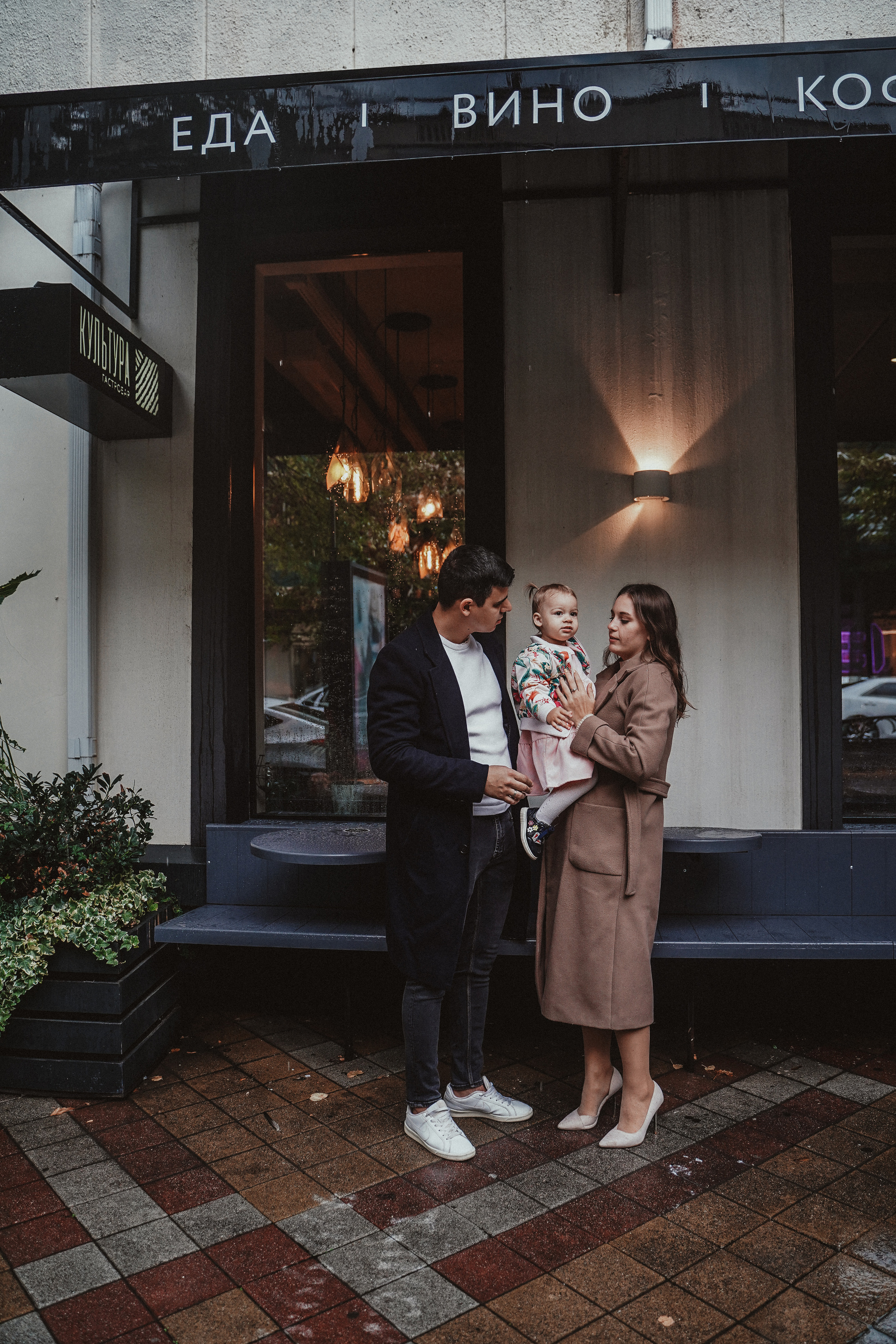 Городская фотосессия под дождем. Семейный и женский фотограф в Краснодаре Анастасия Приймак