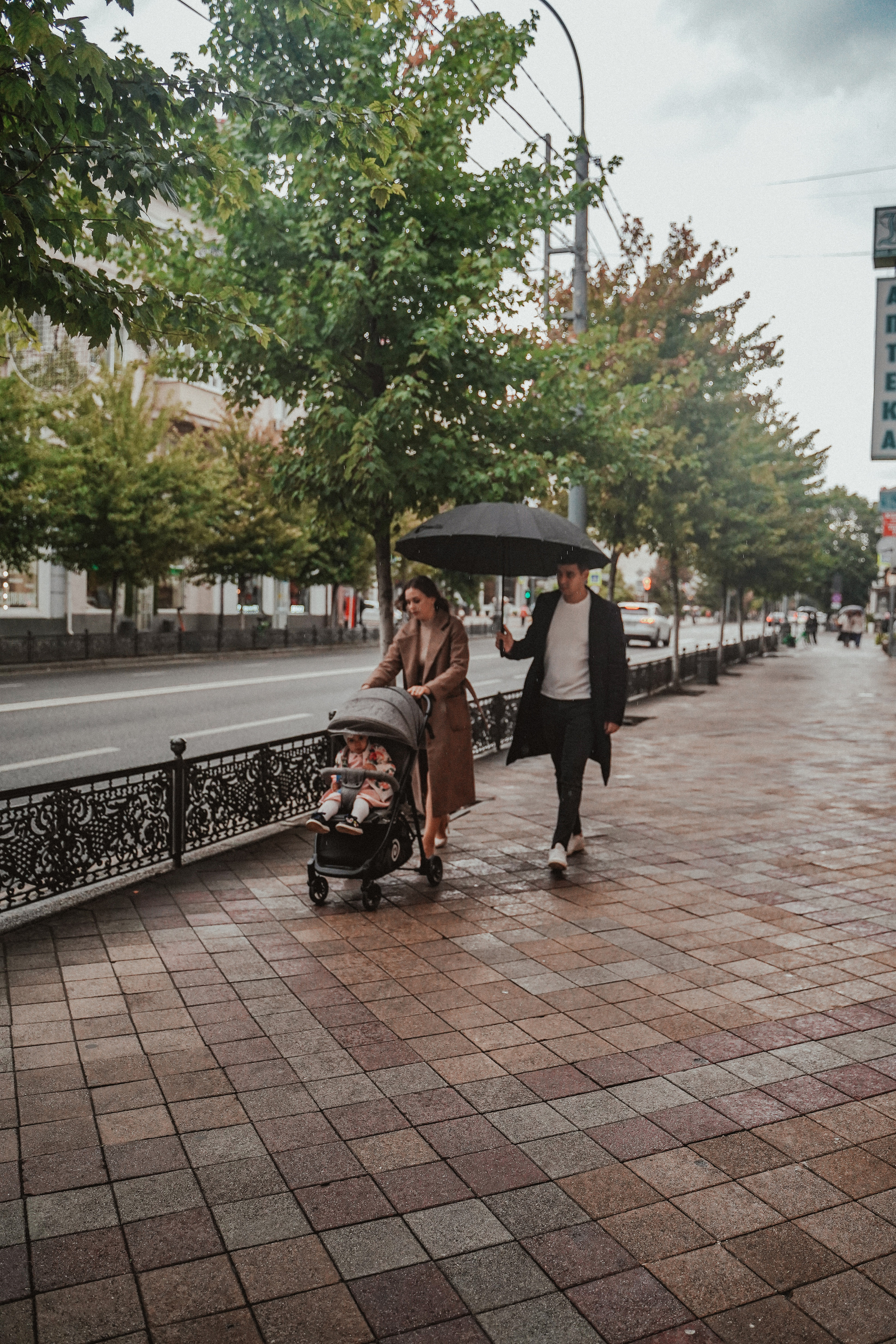 Городская фотосессия под дождем. Семейный и женский фотограф в Краснодаре Анастасия Приймак