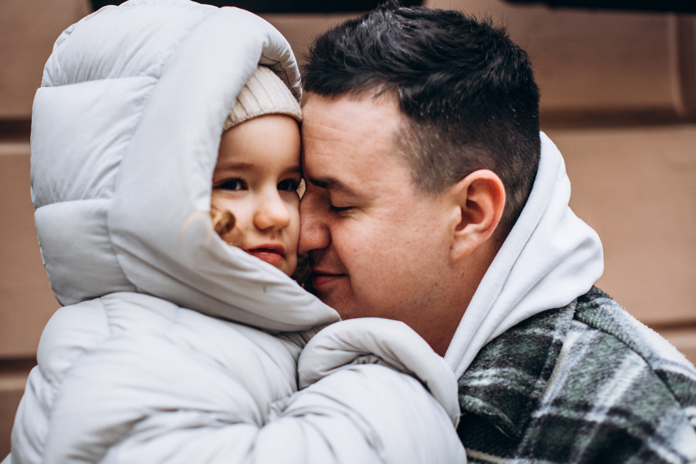 Юлия с семьей в апреле. Фотопрогулка в Петербурге. Индивидуальный и семейный фотограф в Санкт-Петербурге