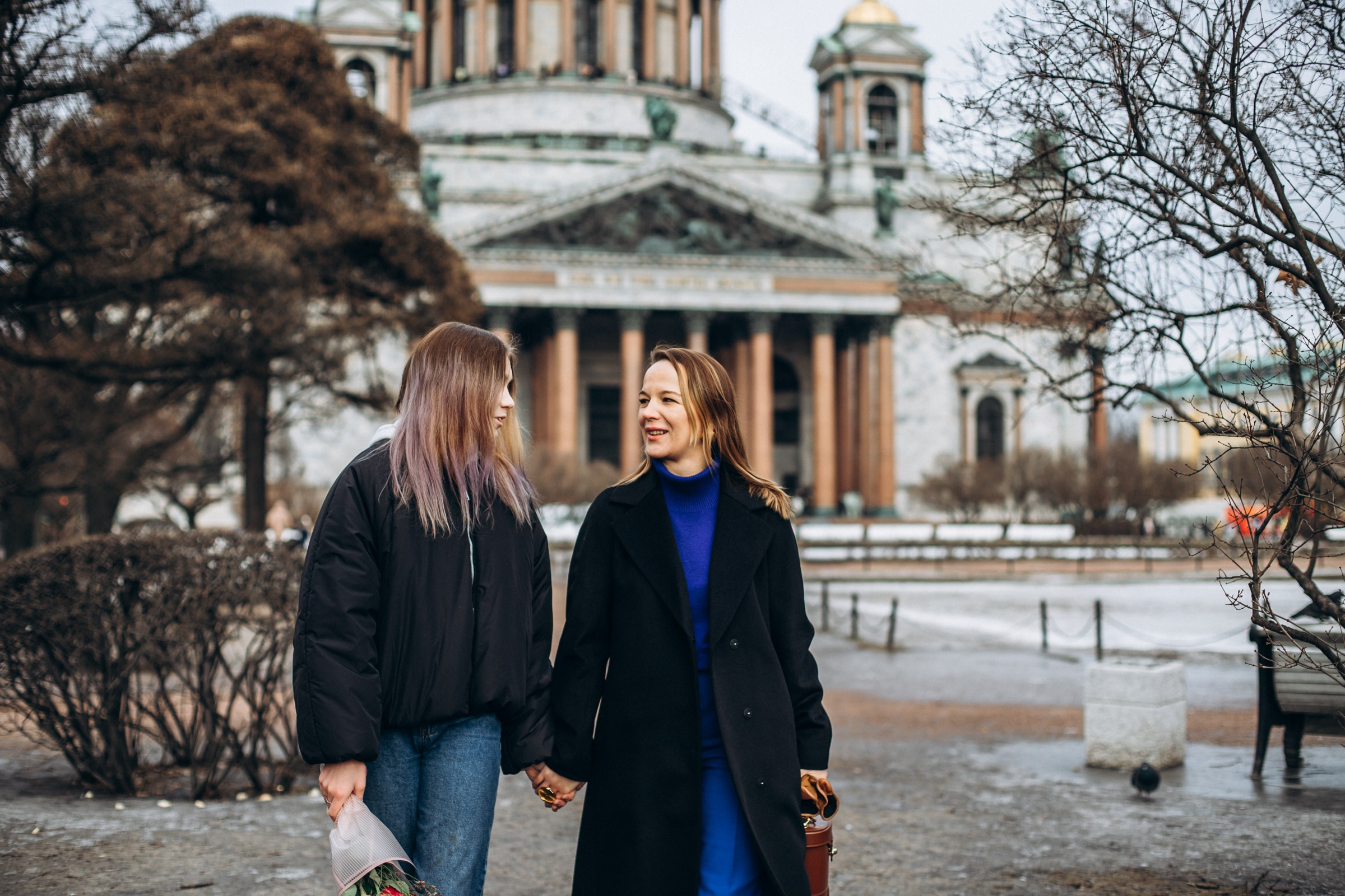 Наталь и Анастасия в марте. Фотопрогулка в Петербурге. Индивидуальный и семейный фотограф в Санкт-Петербурге