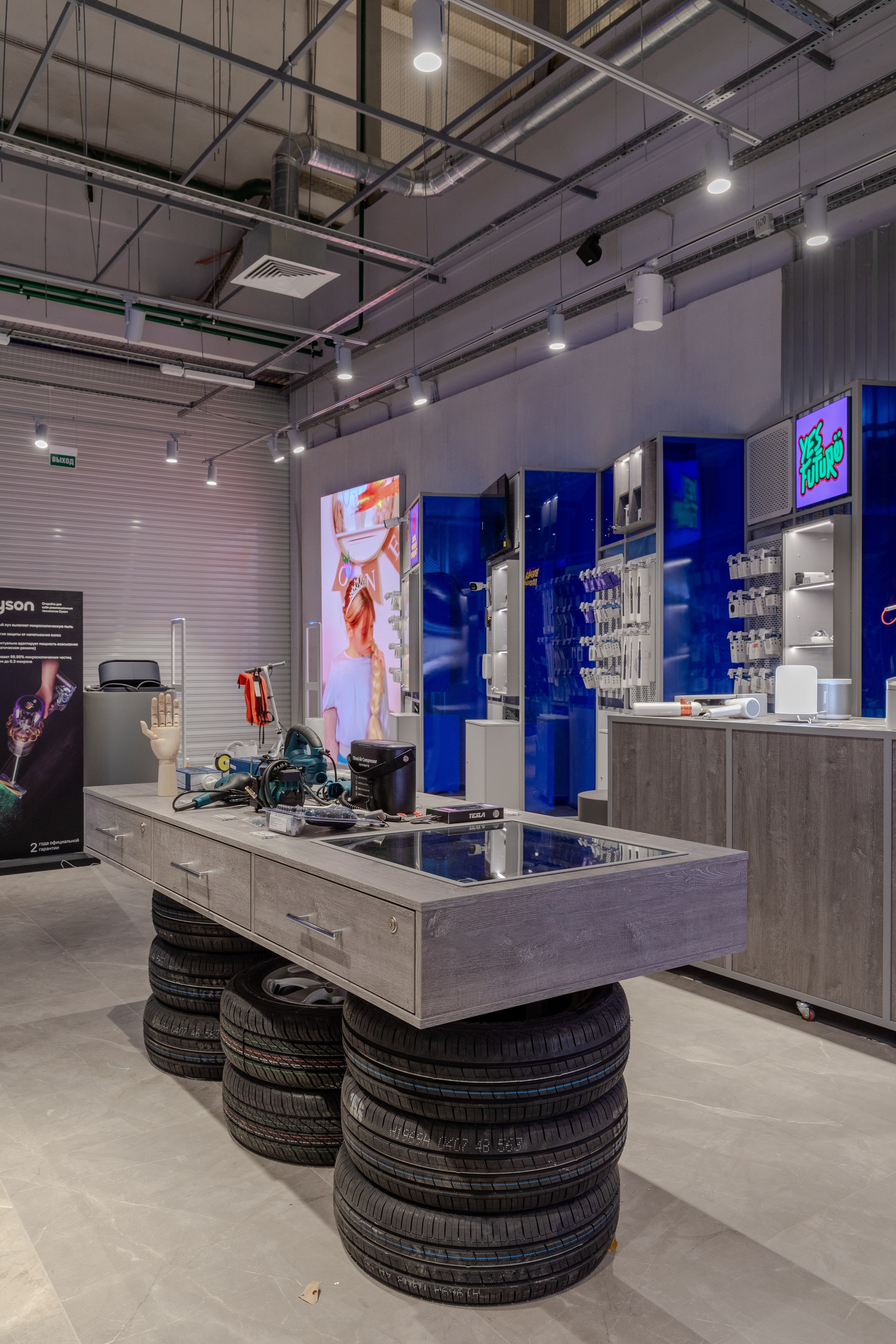 Интерьерная фотосъемка магазина ВСЁСМАРТ - магазин умных гаджетов. Интерьерный фотограф в Сочи Владислав Нагин