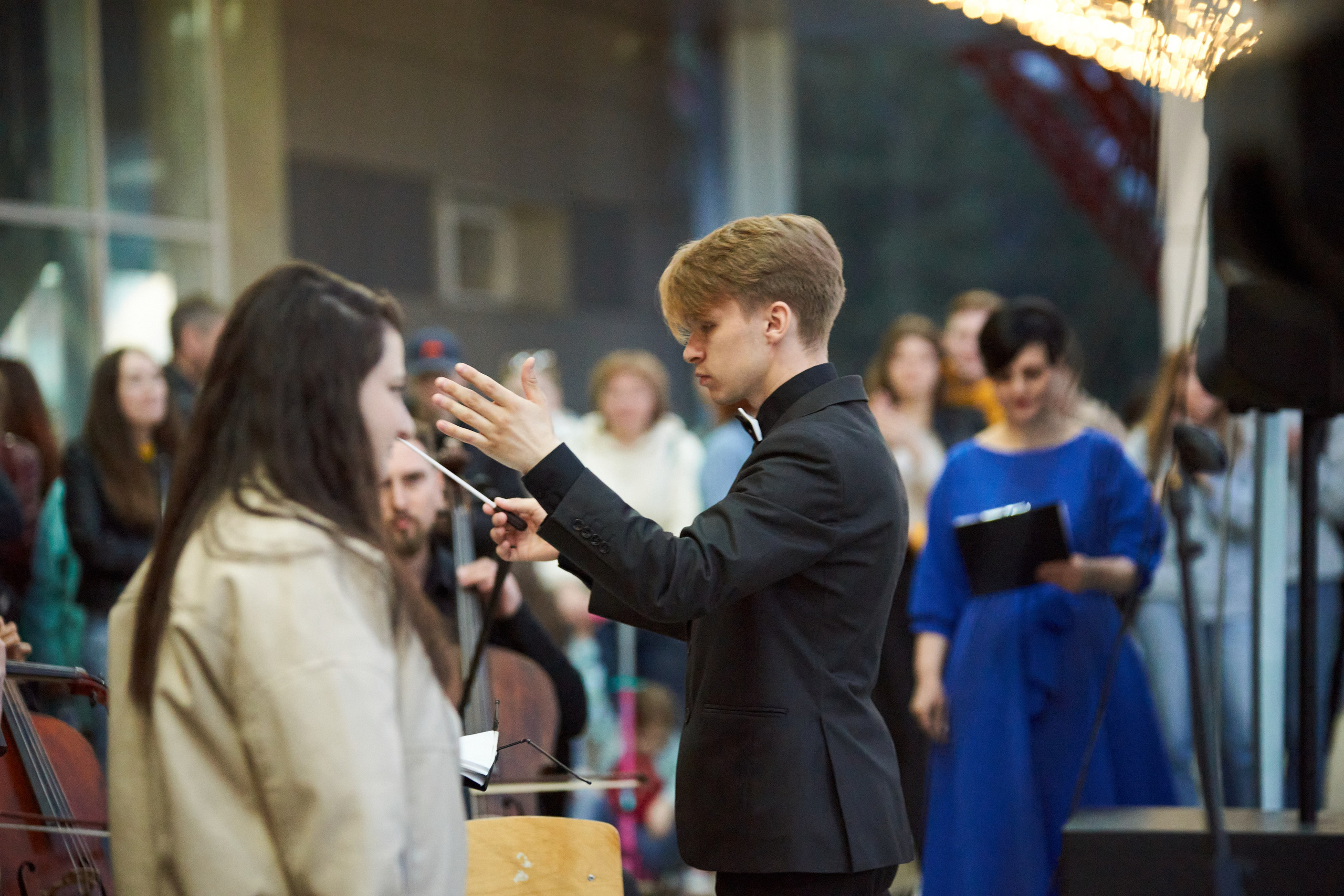 Репортаж: Музыкальная школа Виртуозы в Ночь музеев у планетария. Репортажный и женский фотограф в Новосибирске