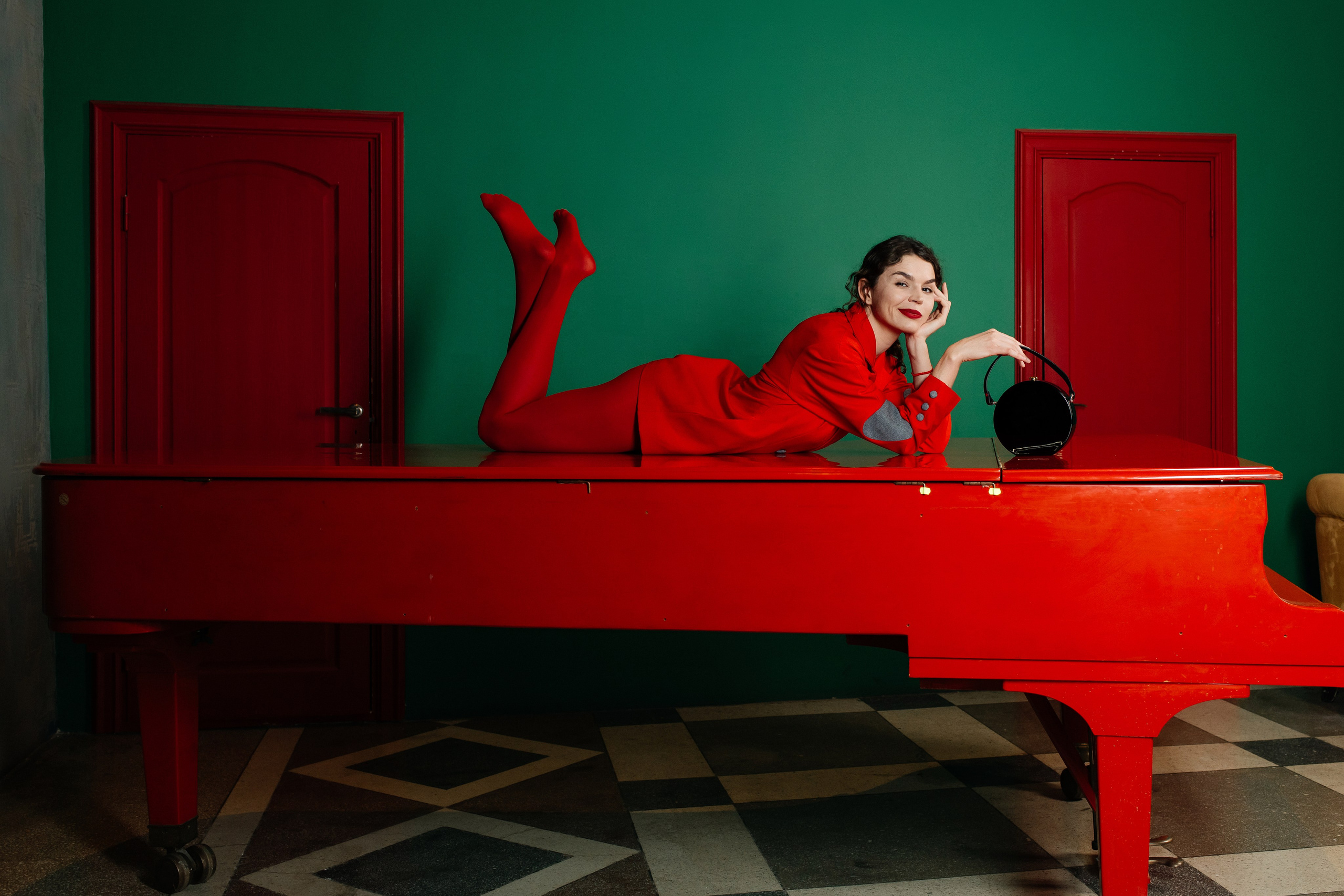 «Красные двери в мир веселья». Фотограф в Москве/Зарайске Шахова Марина