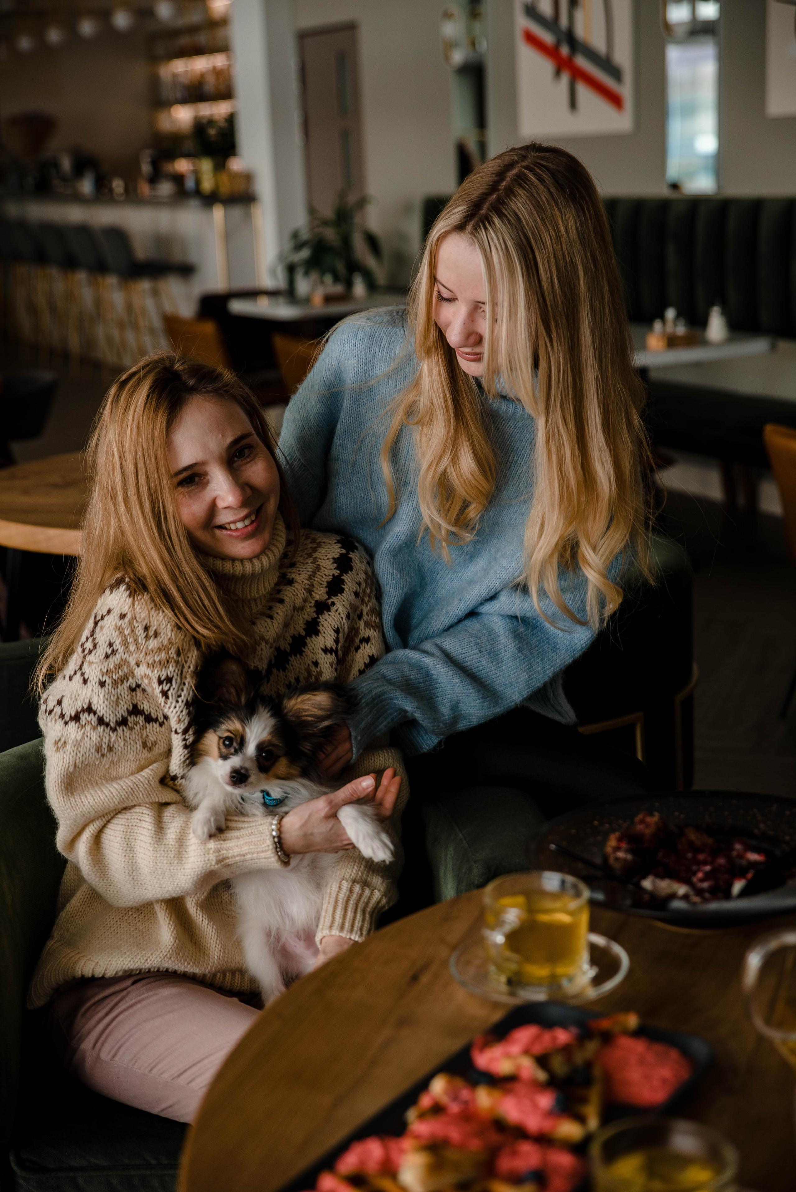 Настя, Света и Папийон Луней. Главная