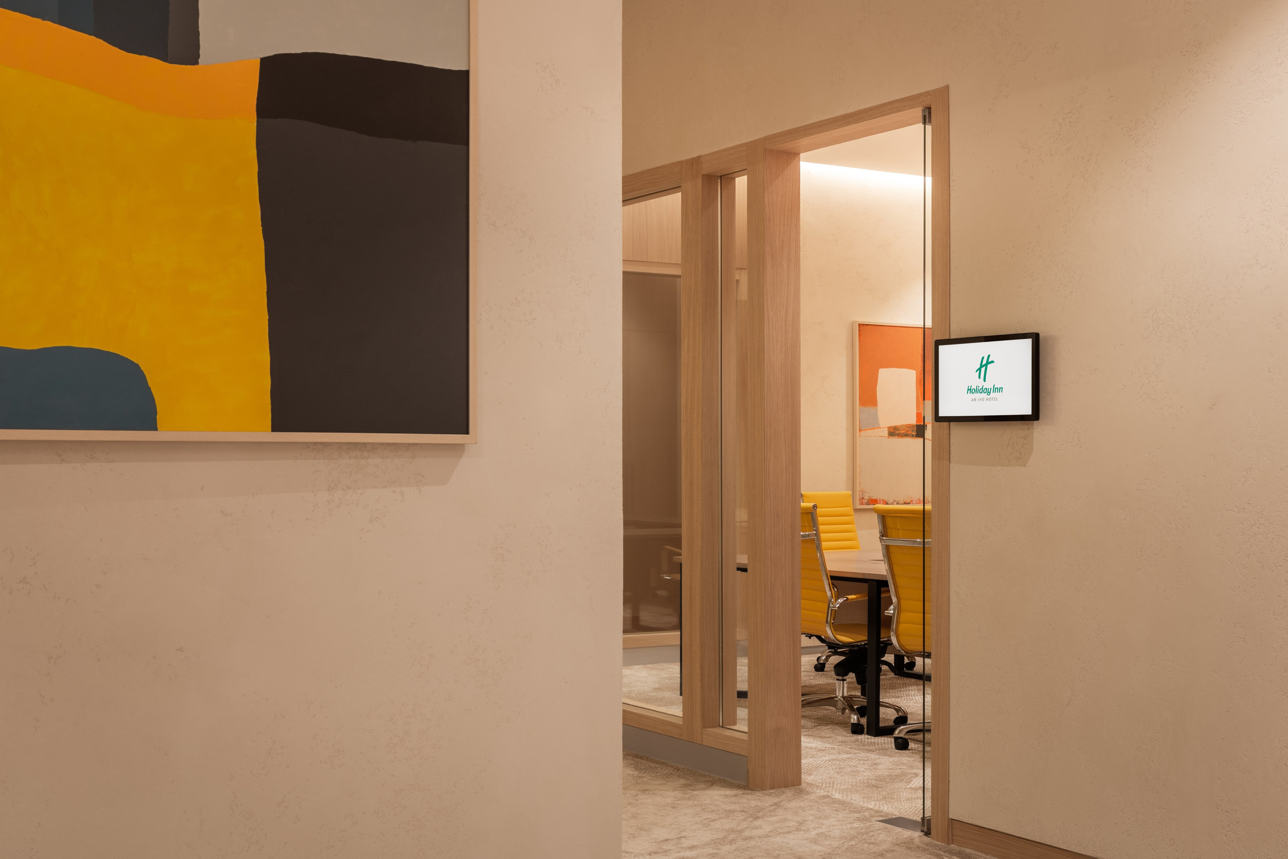 Интерьерная фотосъёмка Holiday Inn Almaty. Роман Якунин — интерьерный фотограф в Алматы