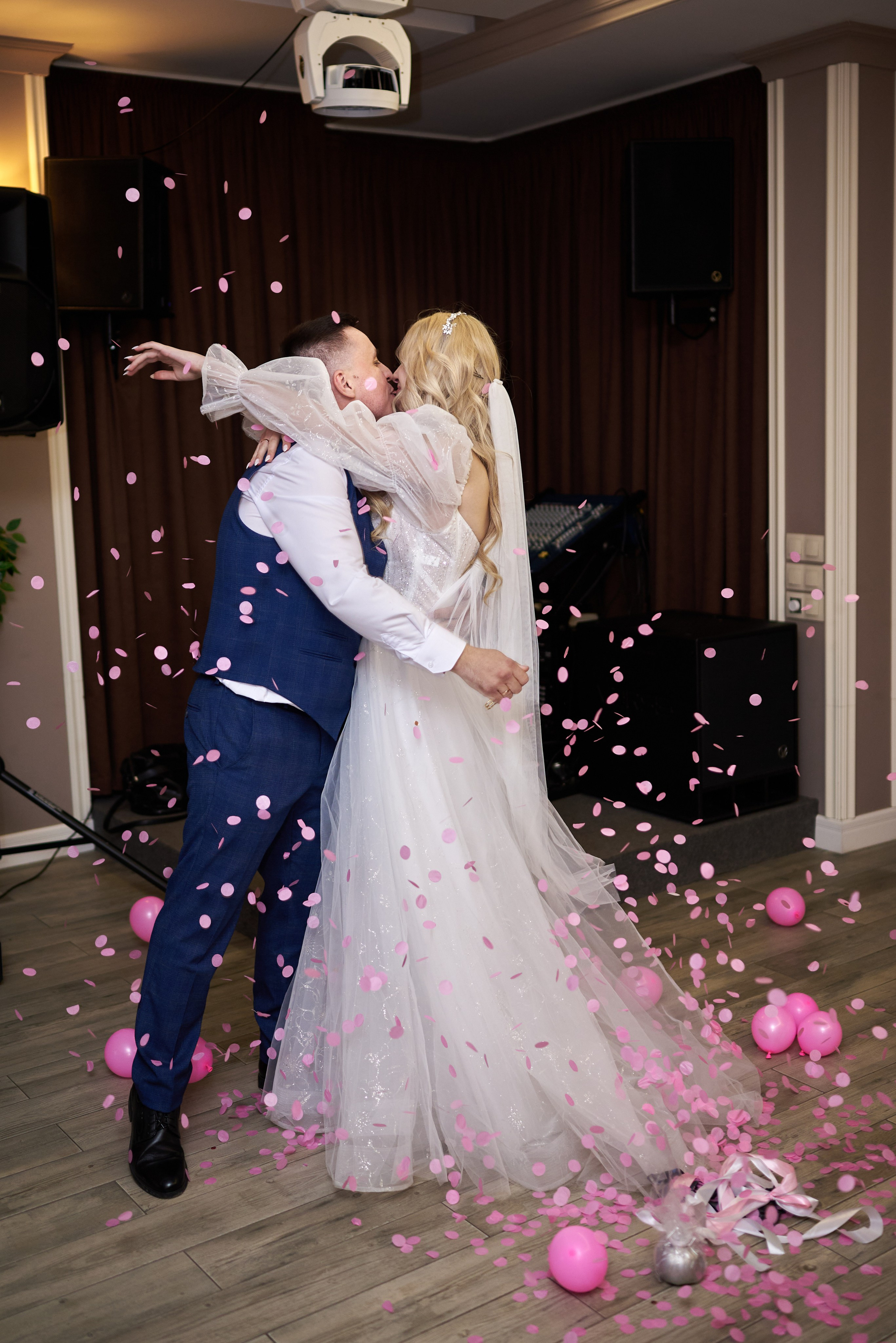 Фотограф Старый Оскол, Губкин. Свадебная фотосессия, доступная цена. Профессиональный фотограф Старый Оскол, Губкин — свадьба, венчание, крещение, юбилей и день рождения