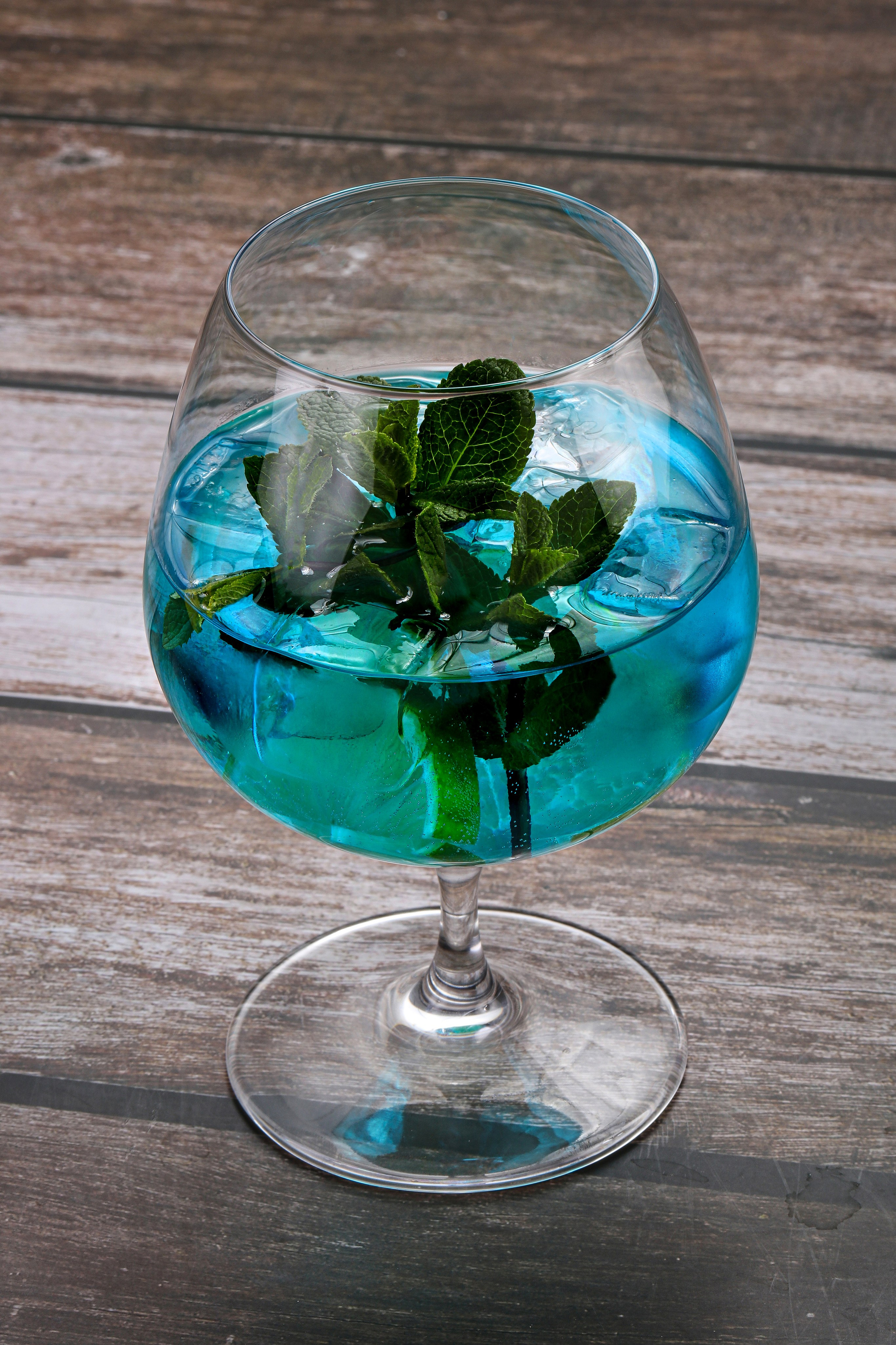 Фотосъемка суши и роллов. Заказ по тел.: +7 (906) 006-90-22. Фуд-фотограф Андрей Старостин — съемка еды в Москве. 9000 руб. в час