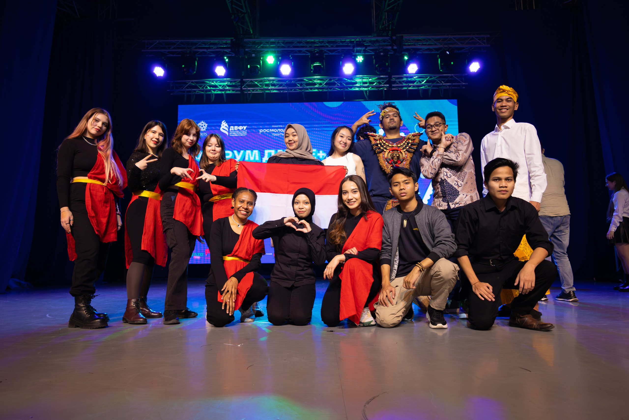 День международного студенческого единства в ДВФУ. Олег Катакинов| Репортажный фотограф в городе у моря (Владивосток)