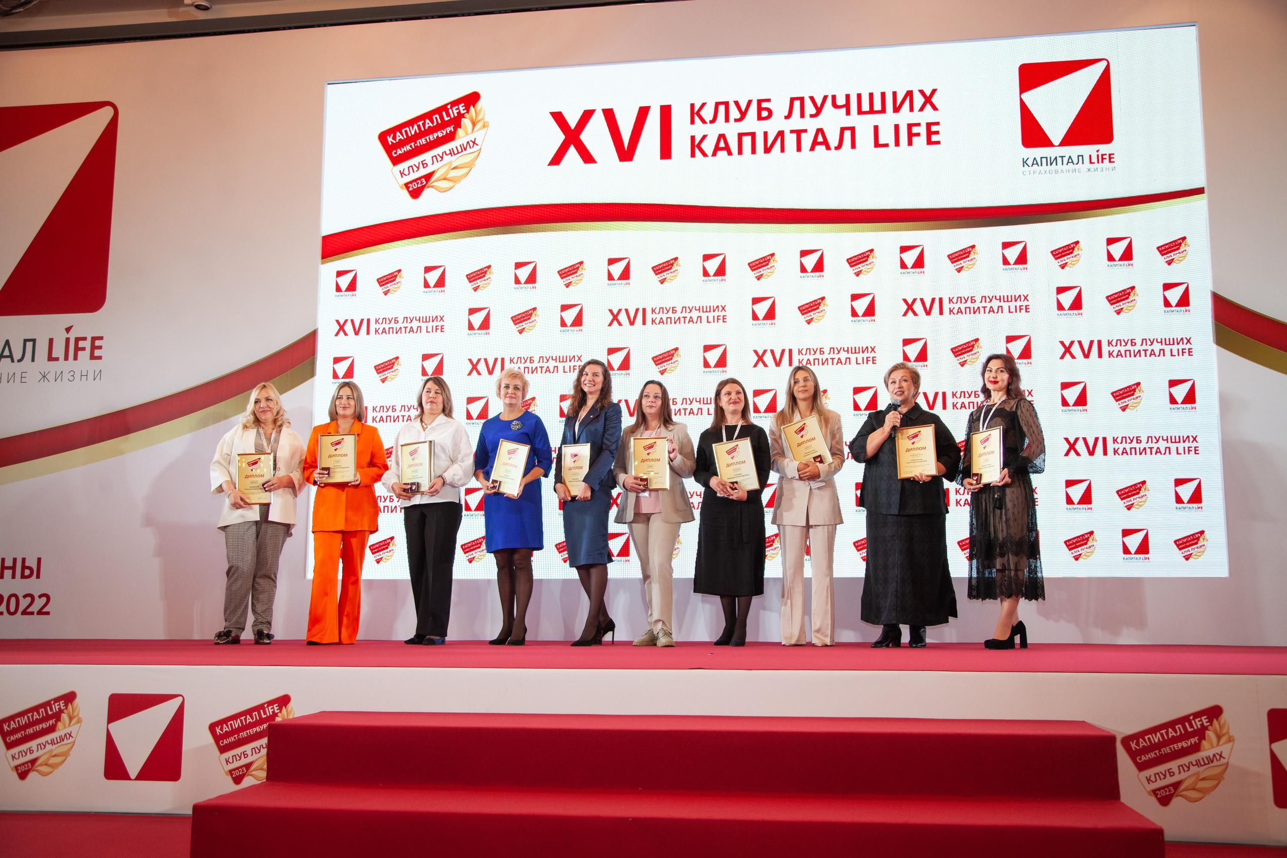 Капитал Life — Клуб Лучших в СПб. Двойняшки-фотографы Анна и Анастасия в Санкт-Петербурге