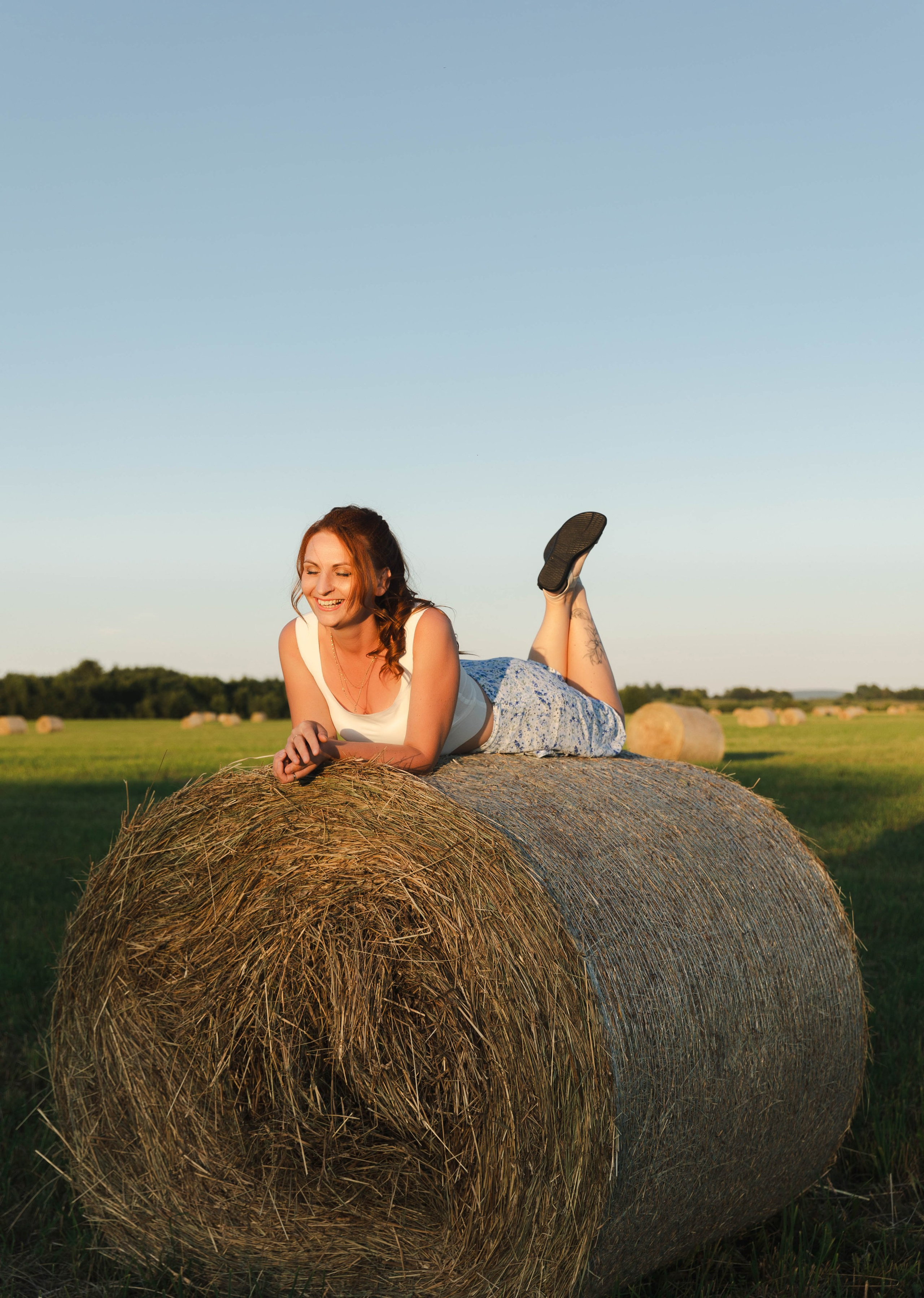 Молодость — это танцевать с бокалом. Свадебный и семейный фотограф в Карелии