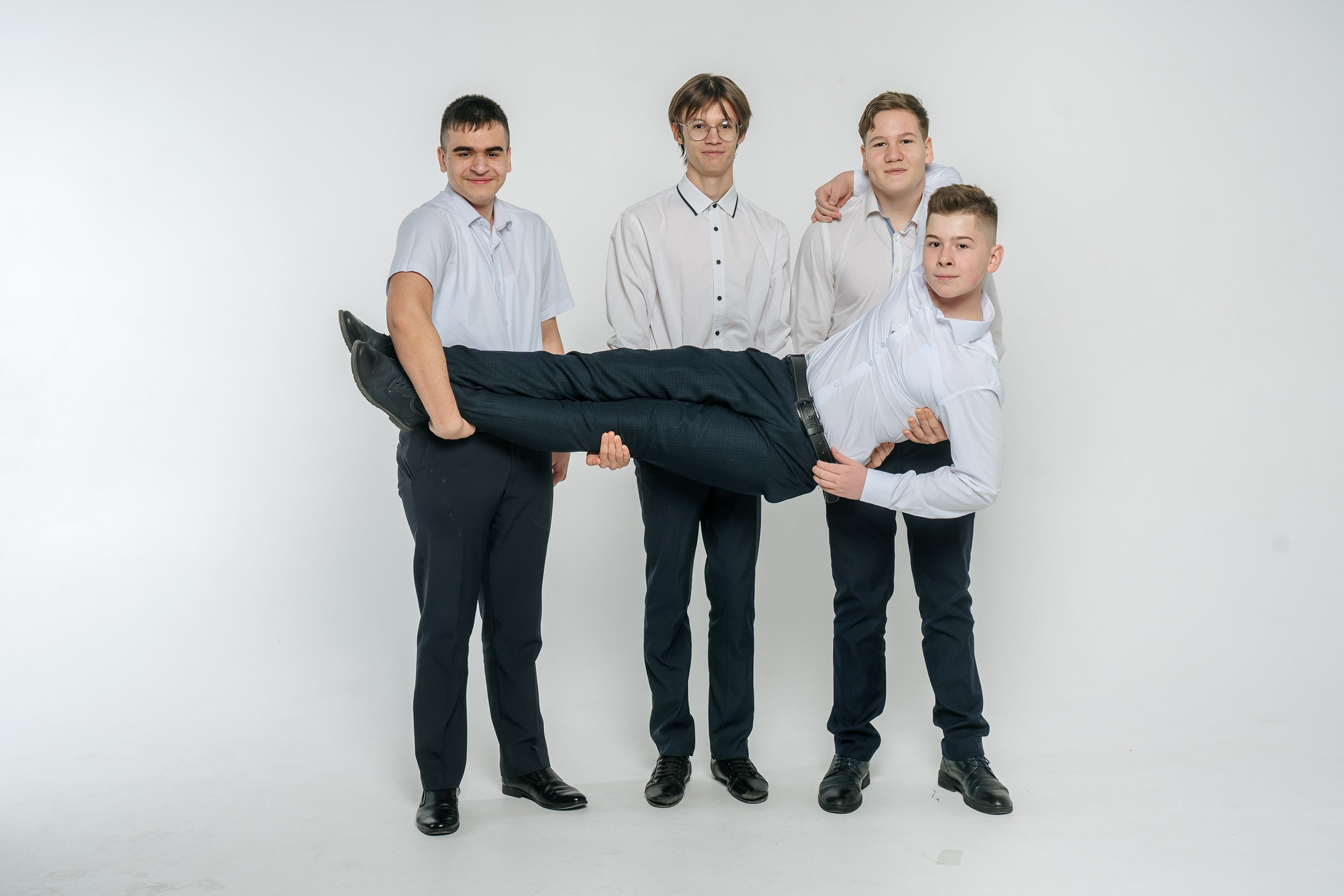 2. Выпускные альбомы, школьные фотосессии в городе Новороссийске