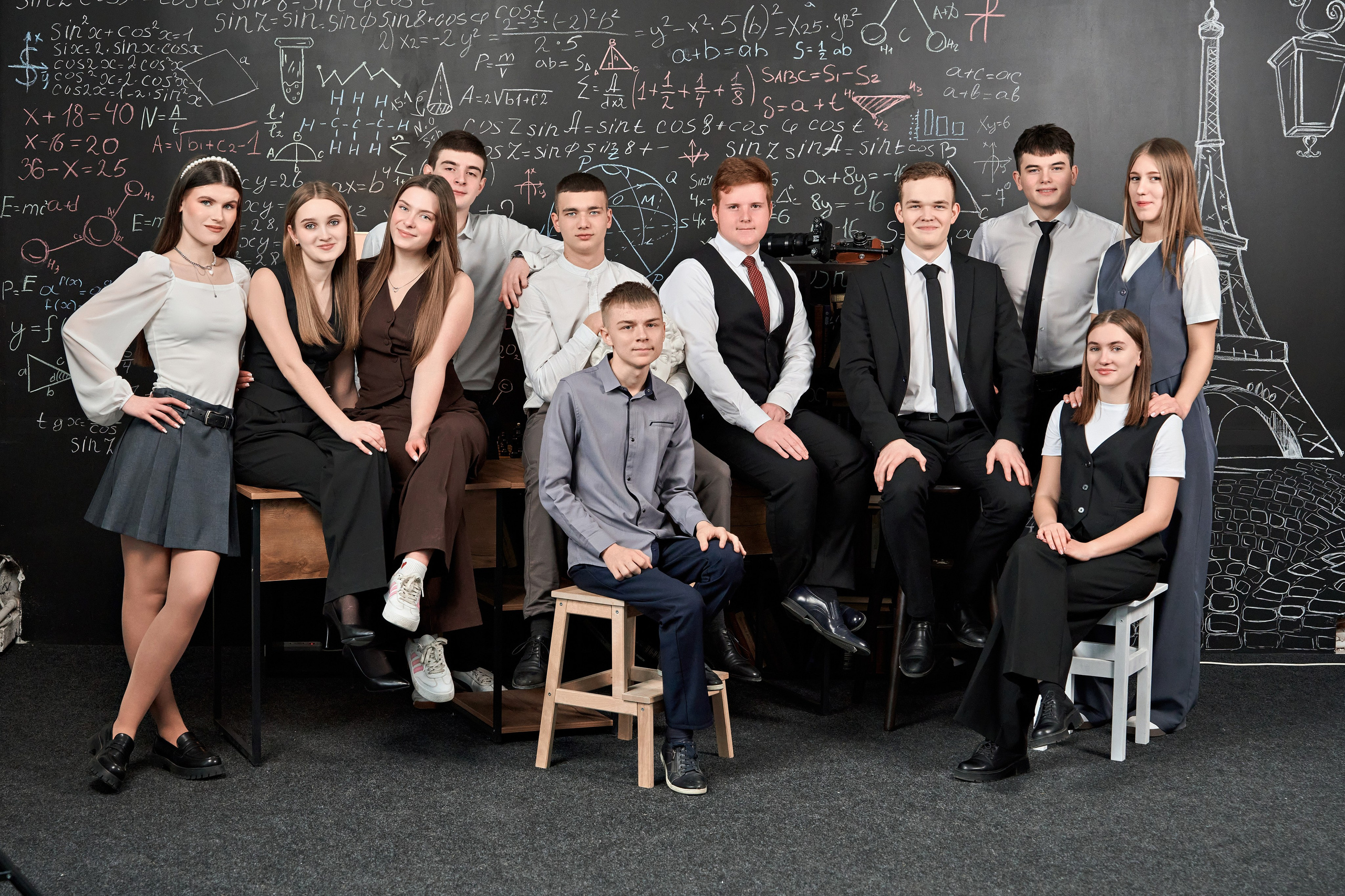 Выпускные альбомы для 9-11 классов. Фотосъёмка в студии. Калуга. Фотограф Меняйло Евгений. Свадьба. Портрет. Репортаж. Семья. Контент