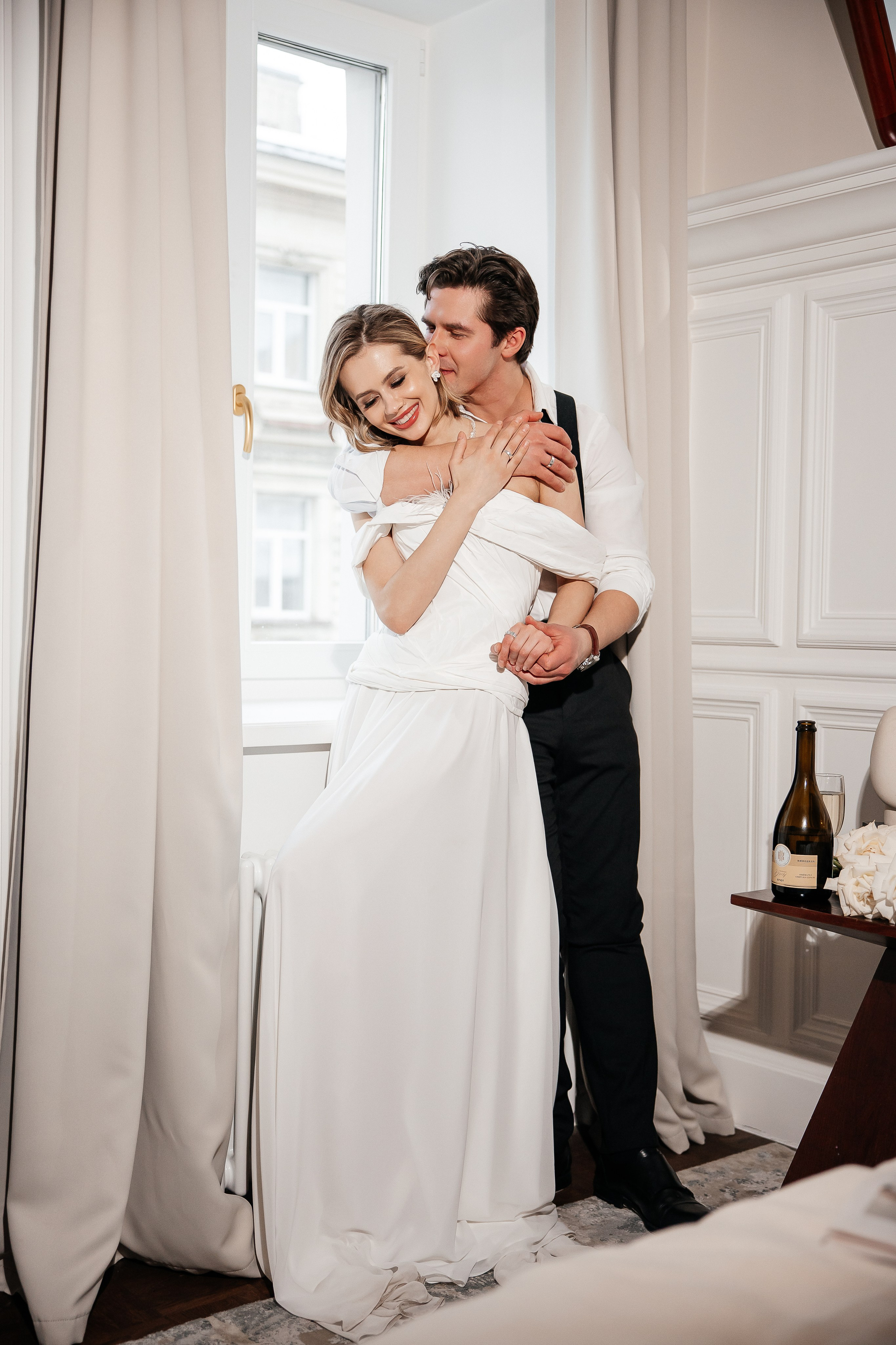 Утро жениха и невесты в отеле. Свадебный и семейный фотограф в Москве Красинская Мария