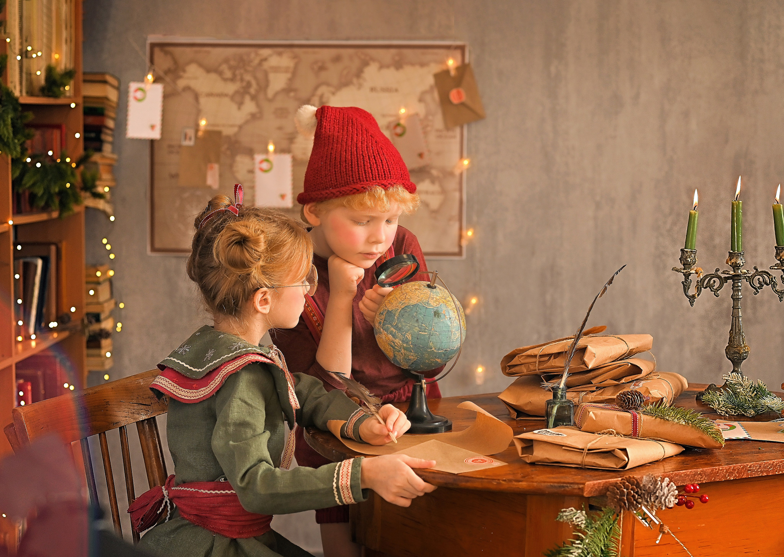 Добрые волшебники готовят новогодние подарки. Фотографы крещения/венчания  Красноярск Татьяна и Вячеслав Переваловы