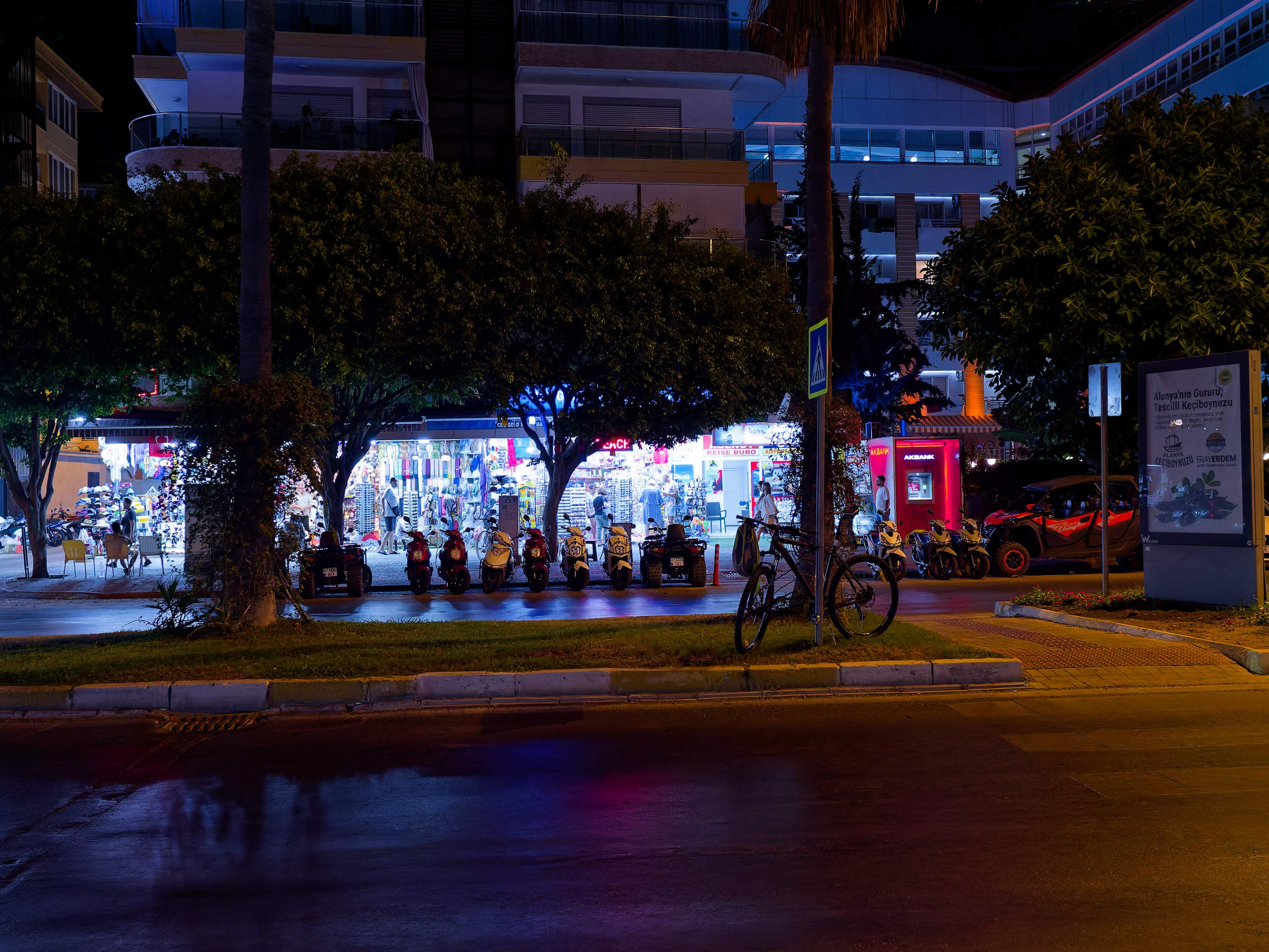 Алания 2025, город, стрит-фото. Избранные фотографии