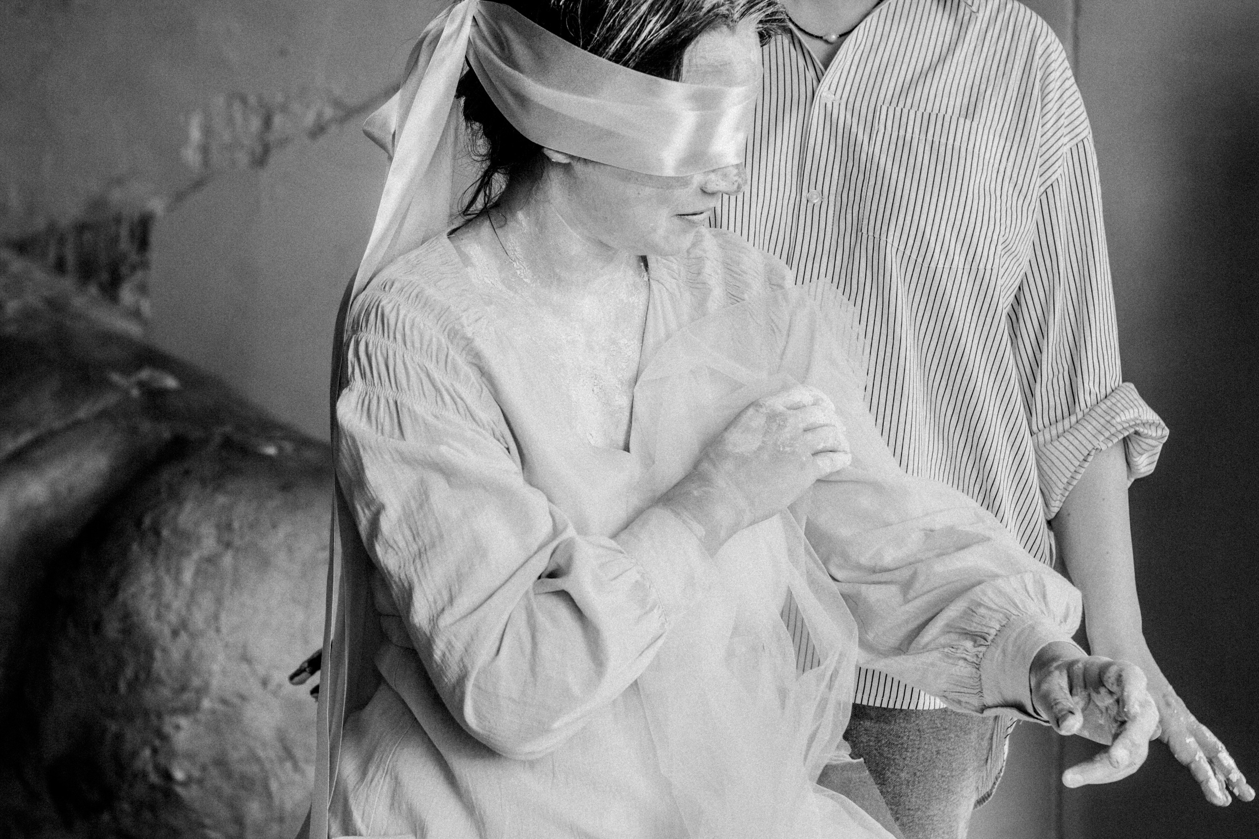 Железо железо острит, и человек изощряет взгляд друга своего