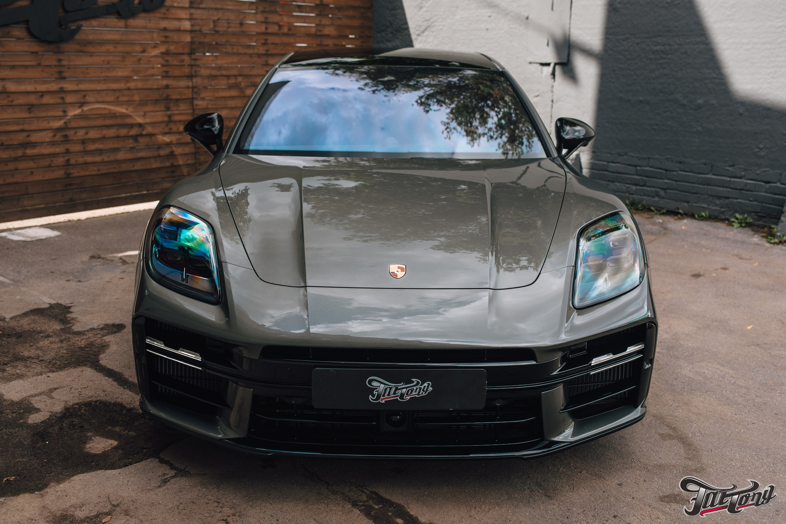 Porsche Panamera GTS оклейка глянецевый полиуретан. DeLorein