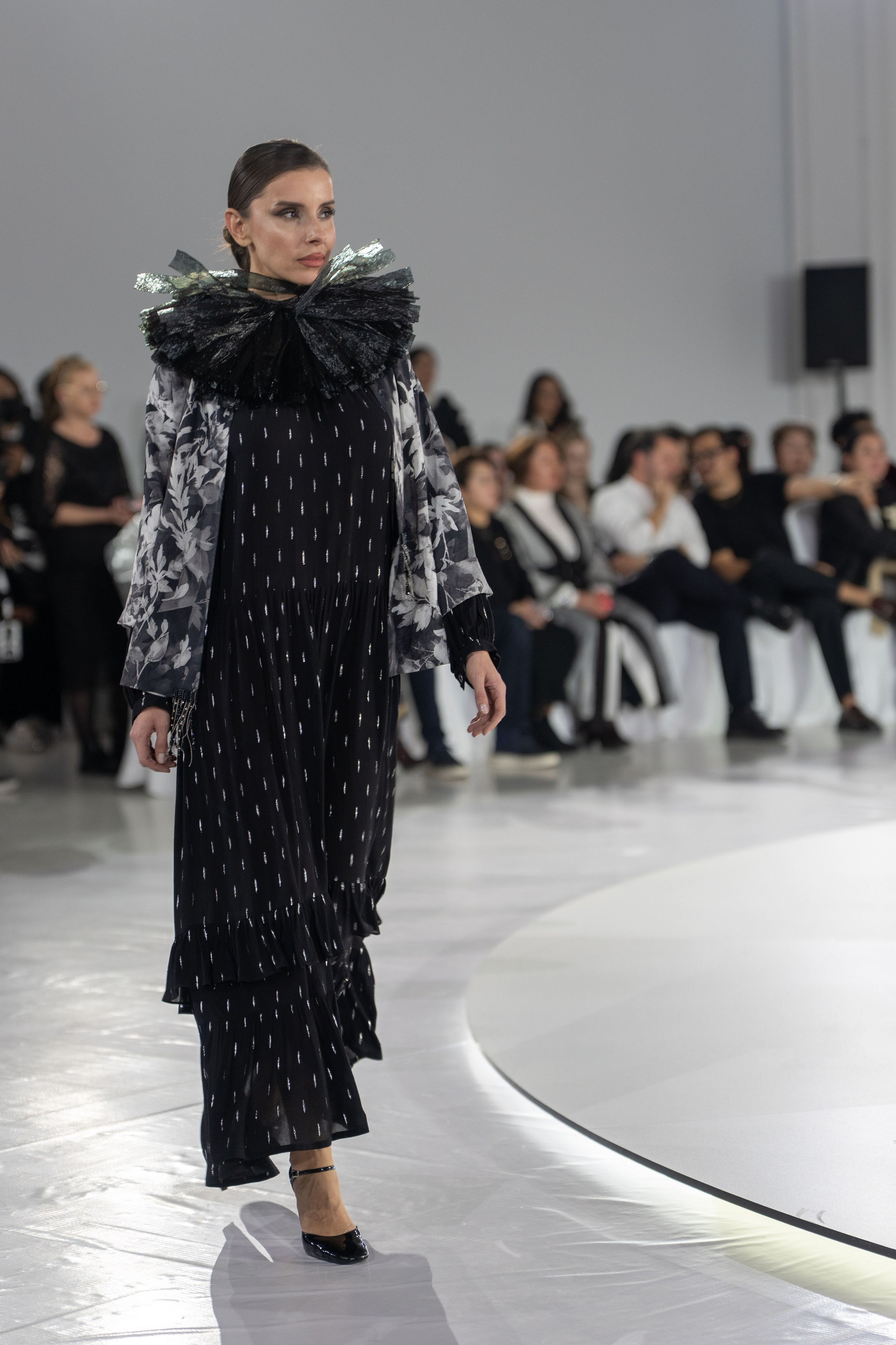 Дизайнер Yerlan Zholdas bek. Сайт Алматинского НЮ АРТ, будуар и фэшн фотографа Дениса Карпенко