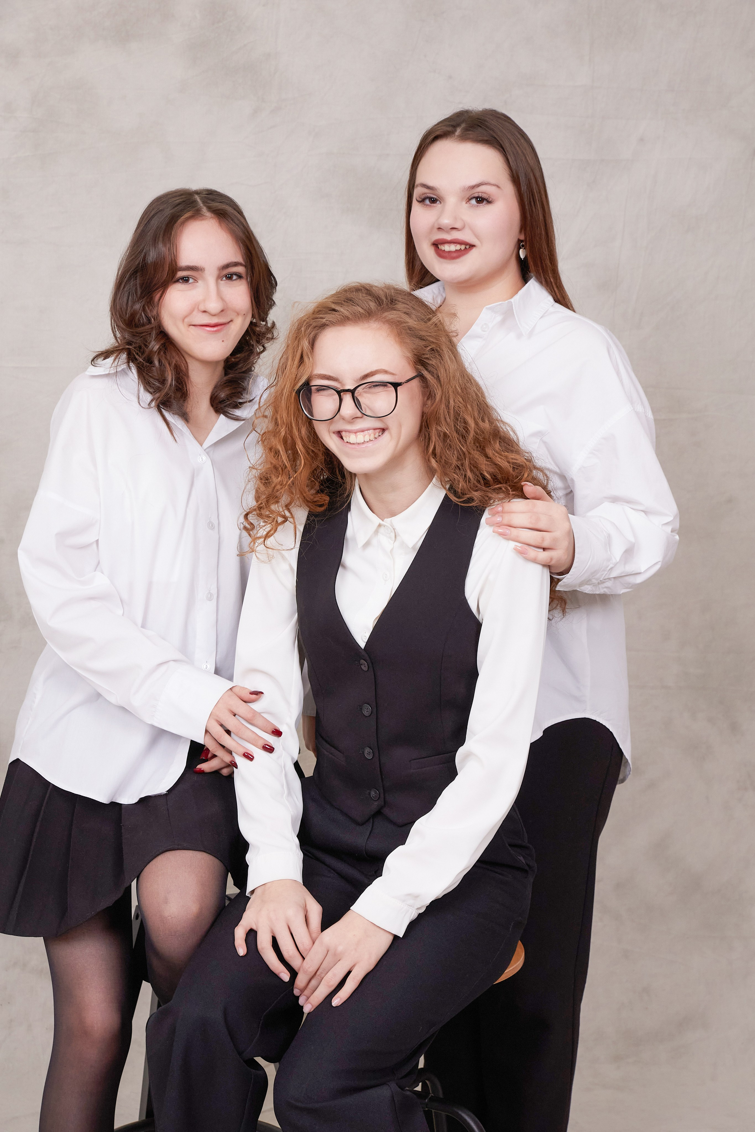 Стильный выпускной школьный альбом 9 и 11 класс «Классика» Тюмень. Выпускные альбомы в Тюмени для школ, садов, вузов спортивных секций