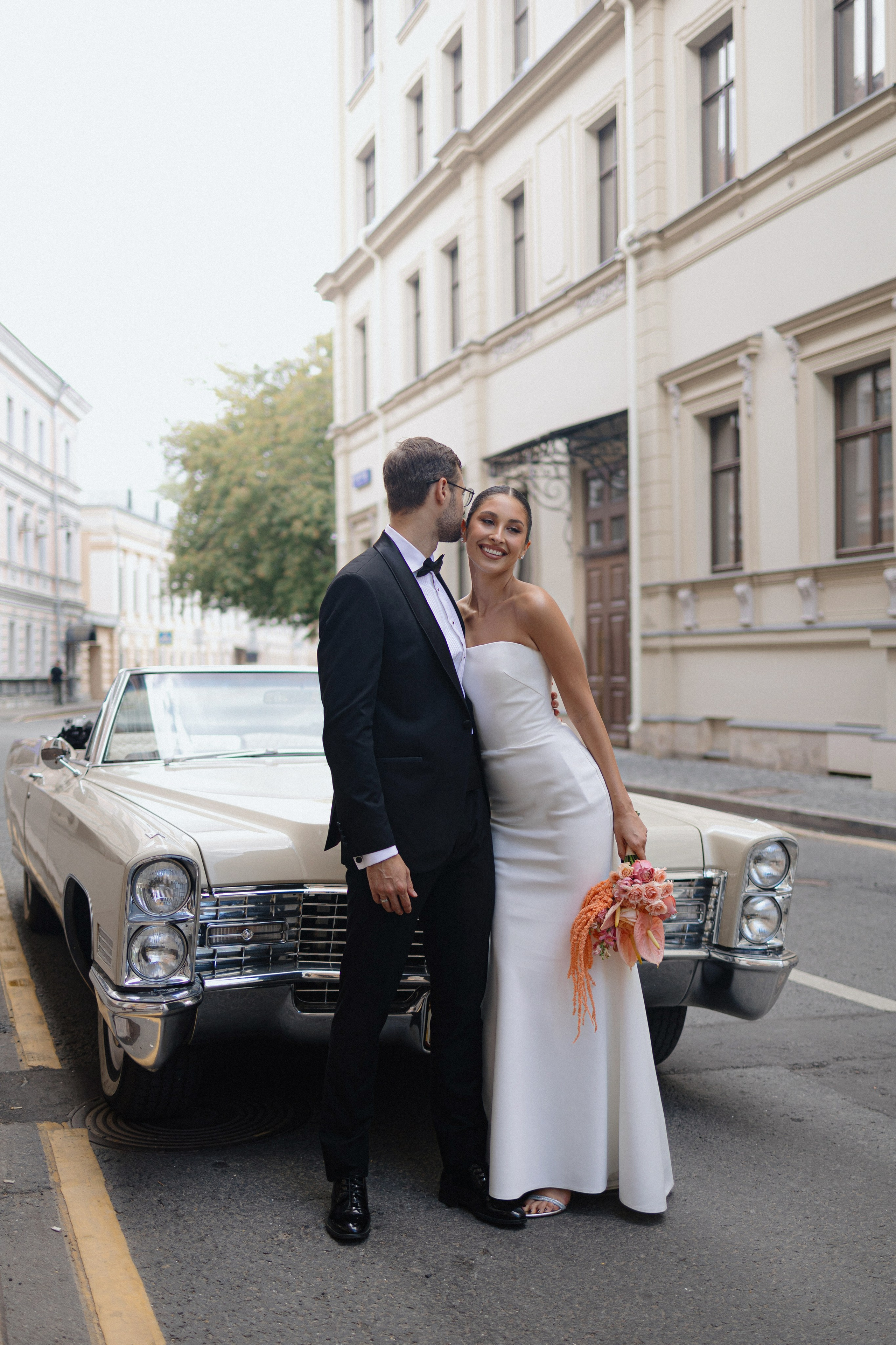 Фотосессия с кабриолетом в Москве свадебная. Свадебный фотограф Москва. Фотограф в Москве Валерия Рожкова