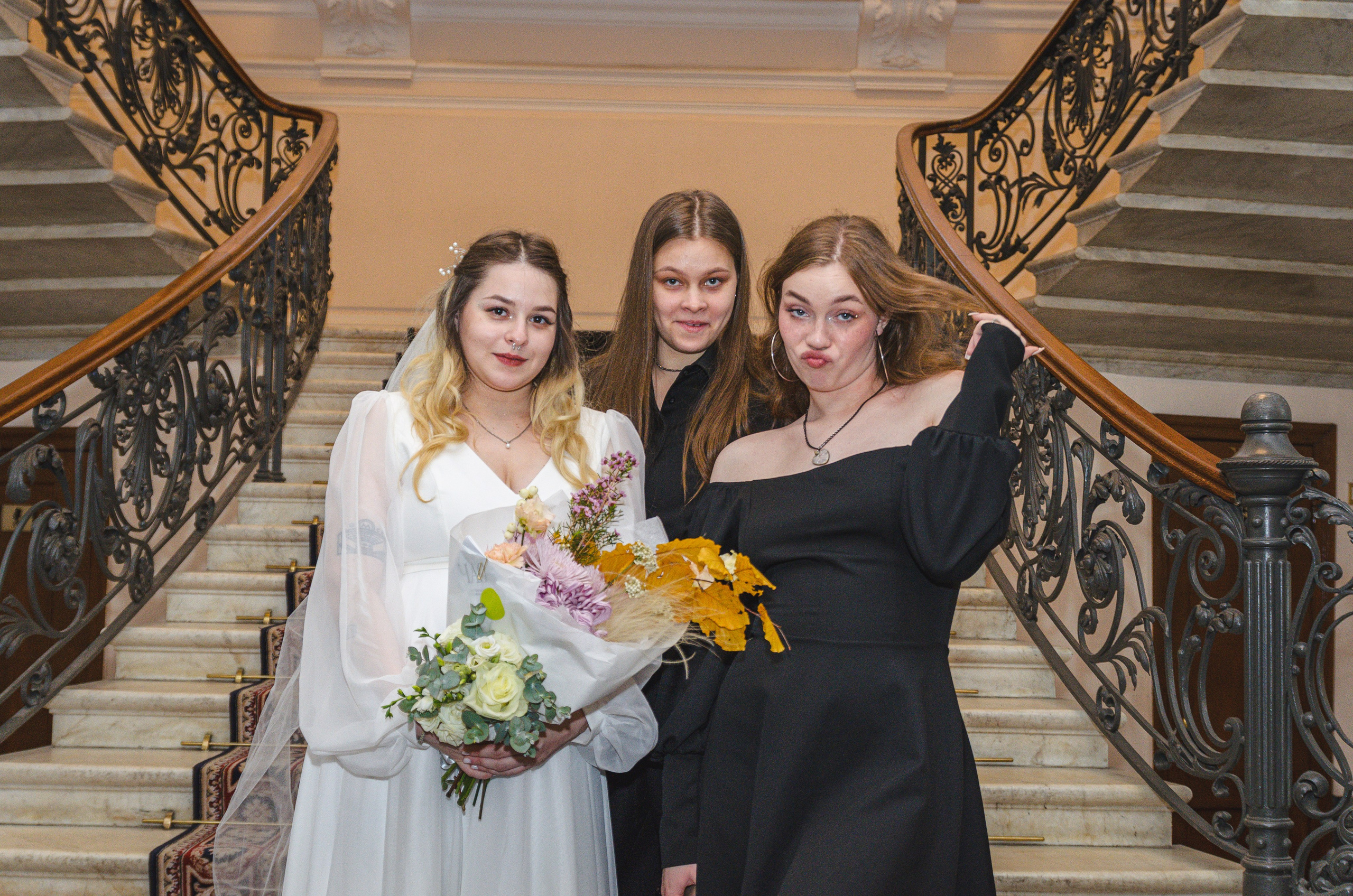 Репортажка в ЗАГСе росписи молодожёнов. Портретный и репортажный фотограф в Санкт-Петербурге