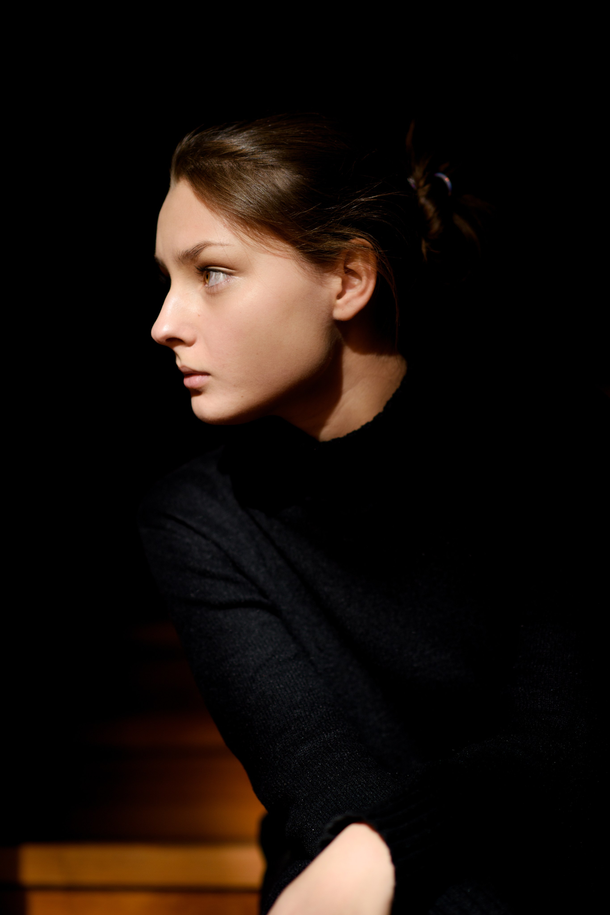 Фотосессия девочки подростка в Коломенском в темном ключе. Главная