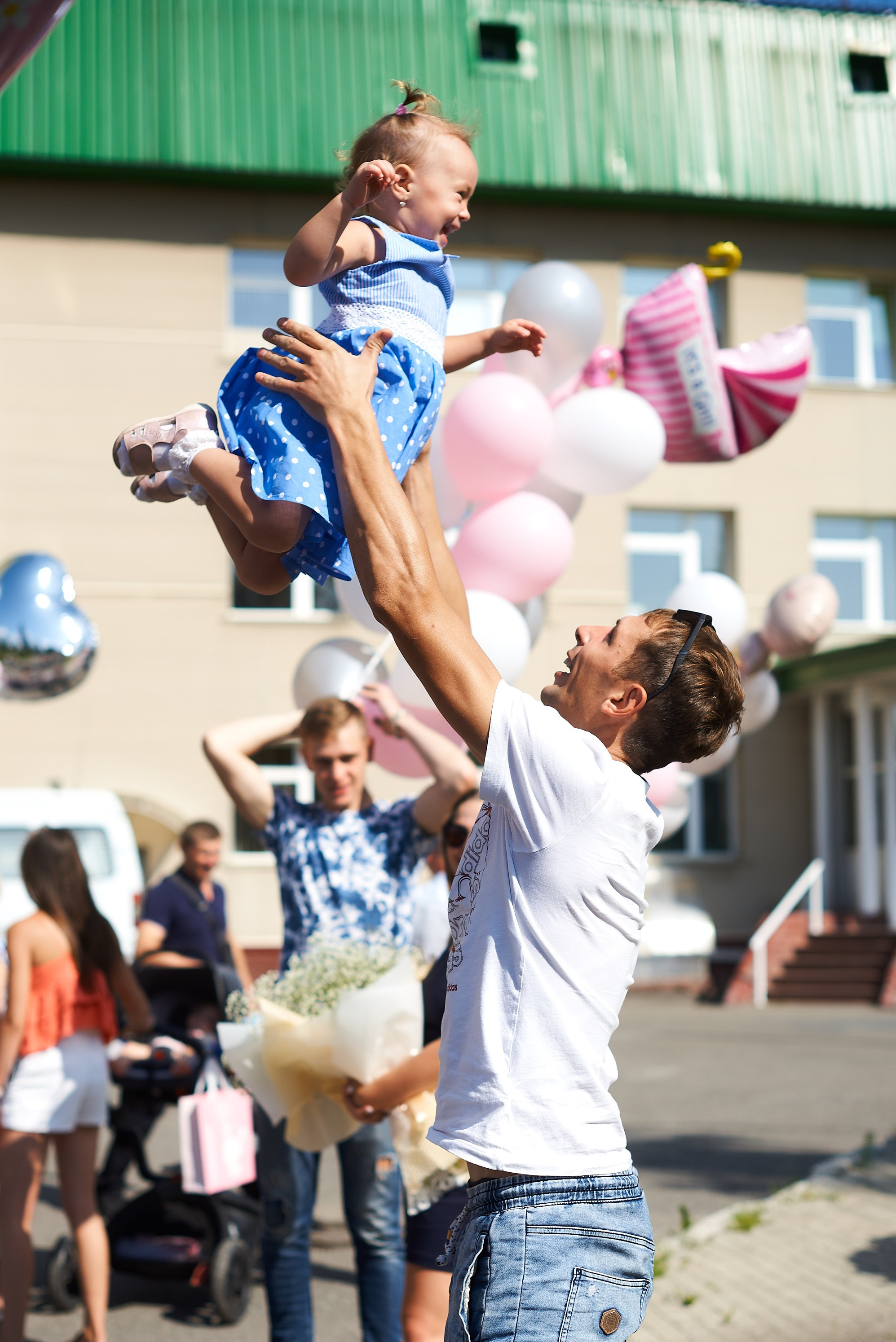 Фотограф Артём Савиных | Свадебная, репортажная, семейная съёмка Москва. Артём Савиных — профессиональный фотограф в Москве | Репортажи, свадьбы, портреты