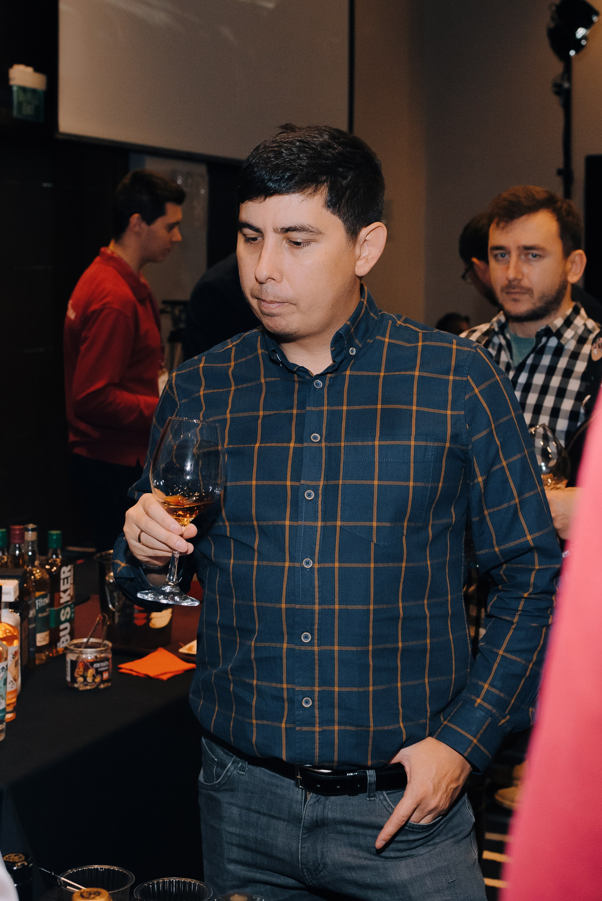 ФЕСТИВАЛЬ ВИНА И КРЕПКИХ НАПИТКОВ МАВТ-ВИНОТЕКА. Репортажный фотограф Зуев Роман г. Челябинск