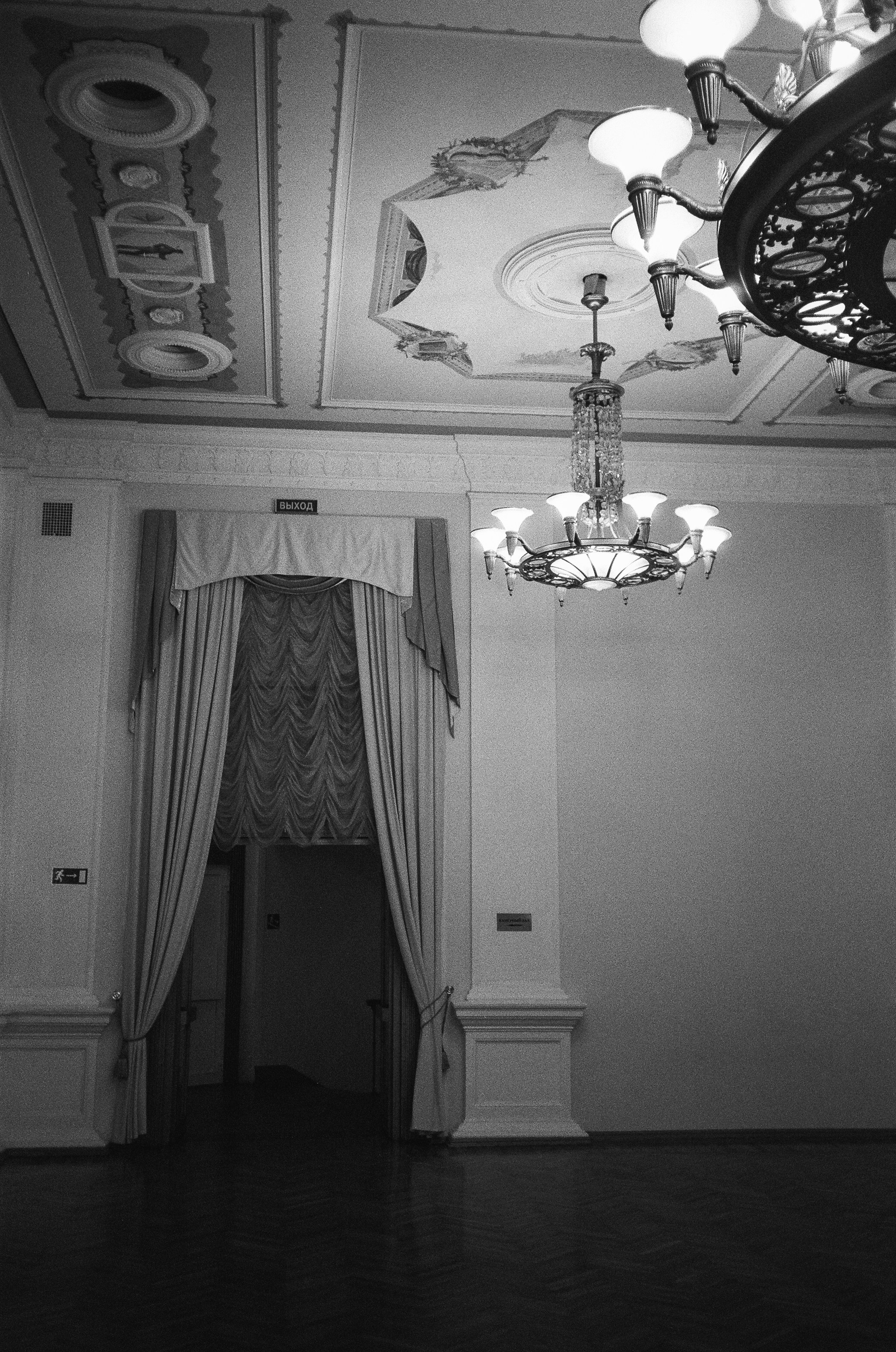 Chinon Auto 3001 / Ilford Pan 400 / Театр Моссовета, Театр Российской