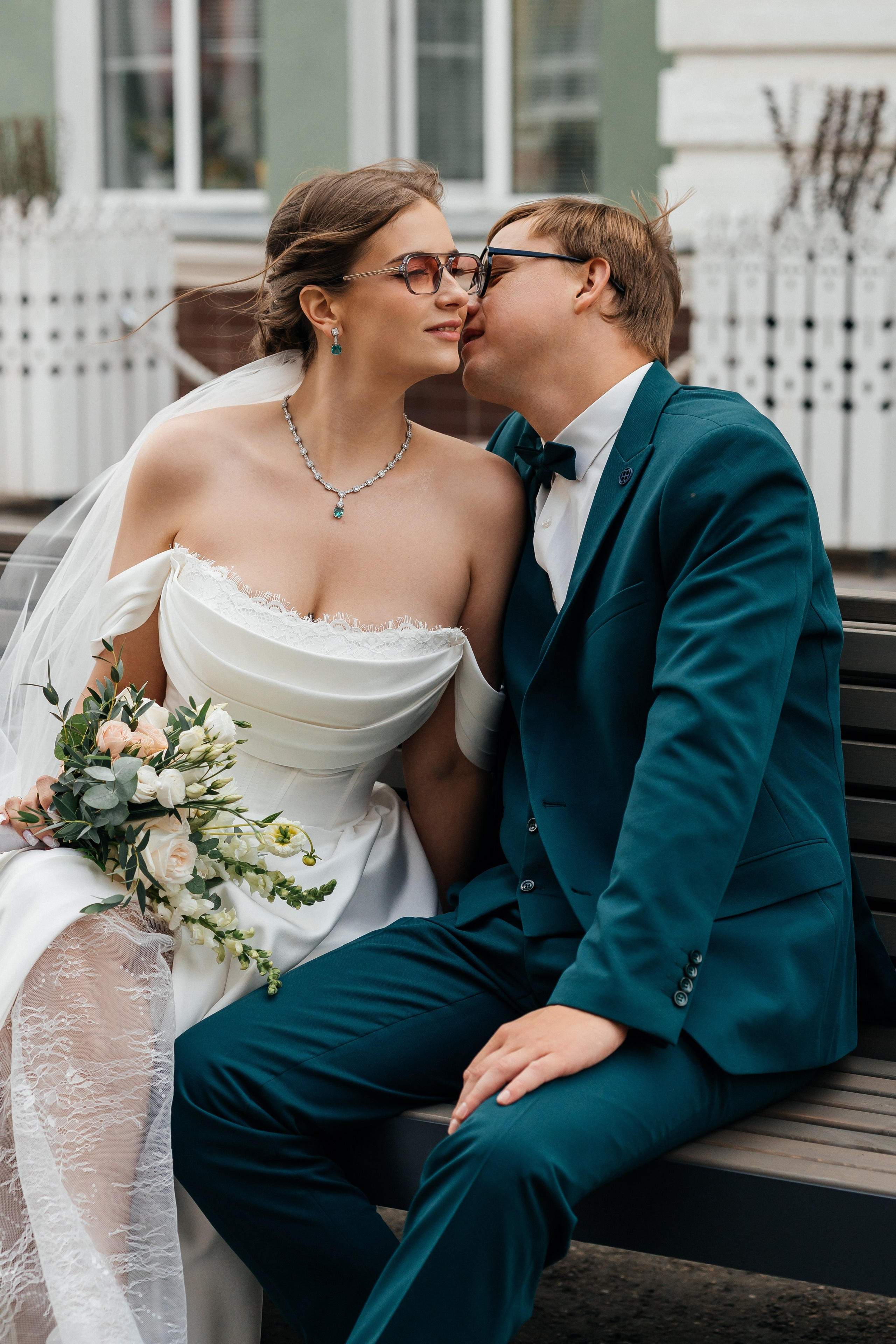 Свадебная прогулка на корабле. Олег Сверчков | Свадебный фотограф Вологда