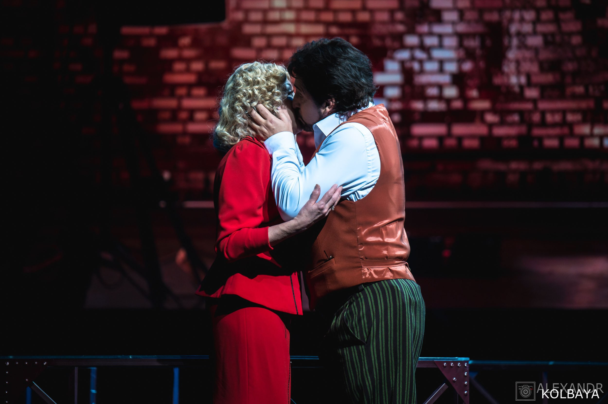 Фотографии со спектакля «Привет, я тетя Чарли». Концертный и театральный репортажный фотограф в Москве Александр Колбая