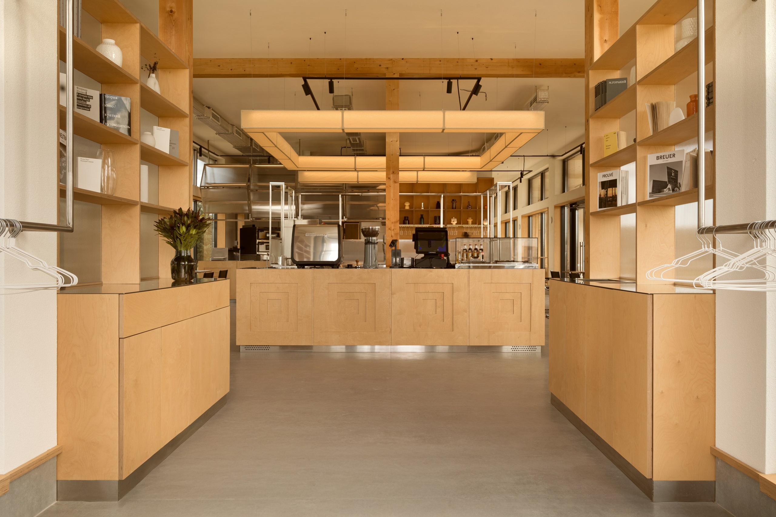 Модернистское кафе-пиццерия на природе: проект FruitDesign с акцентом на созерцание. Интерьерный фотограф в Нижнем Новгороде и Москве Владимир Гудков