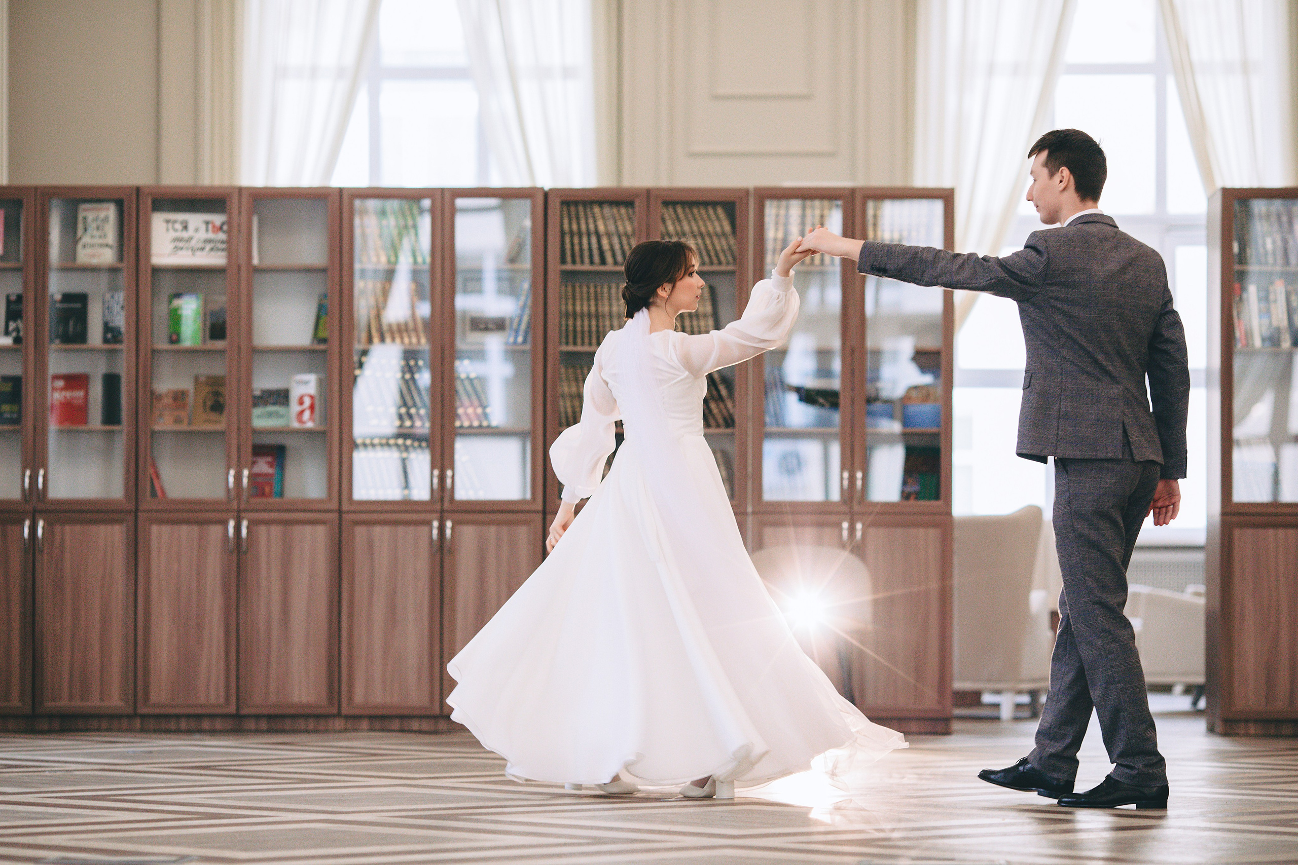 Свадебная фотосессия в национальной библиотеке Удмуртской Республики. Дима Никитин свадебный и семейный фотограф в Ижевске и Удмуртии с 2007 года