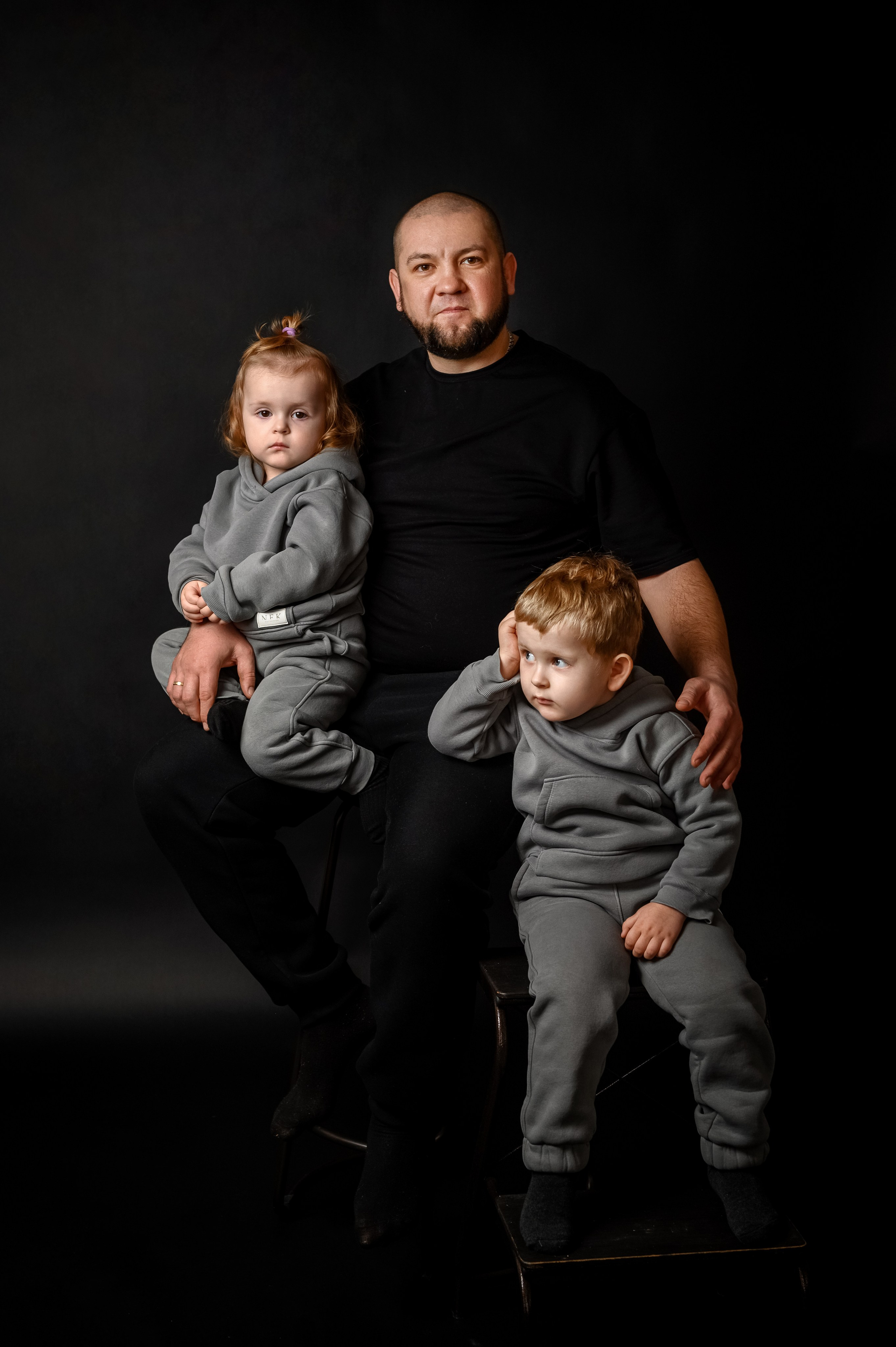 На черном фоне. Семейный и детский фотограф в Канске и Канском р-не, Красноярск и