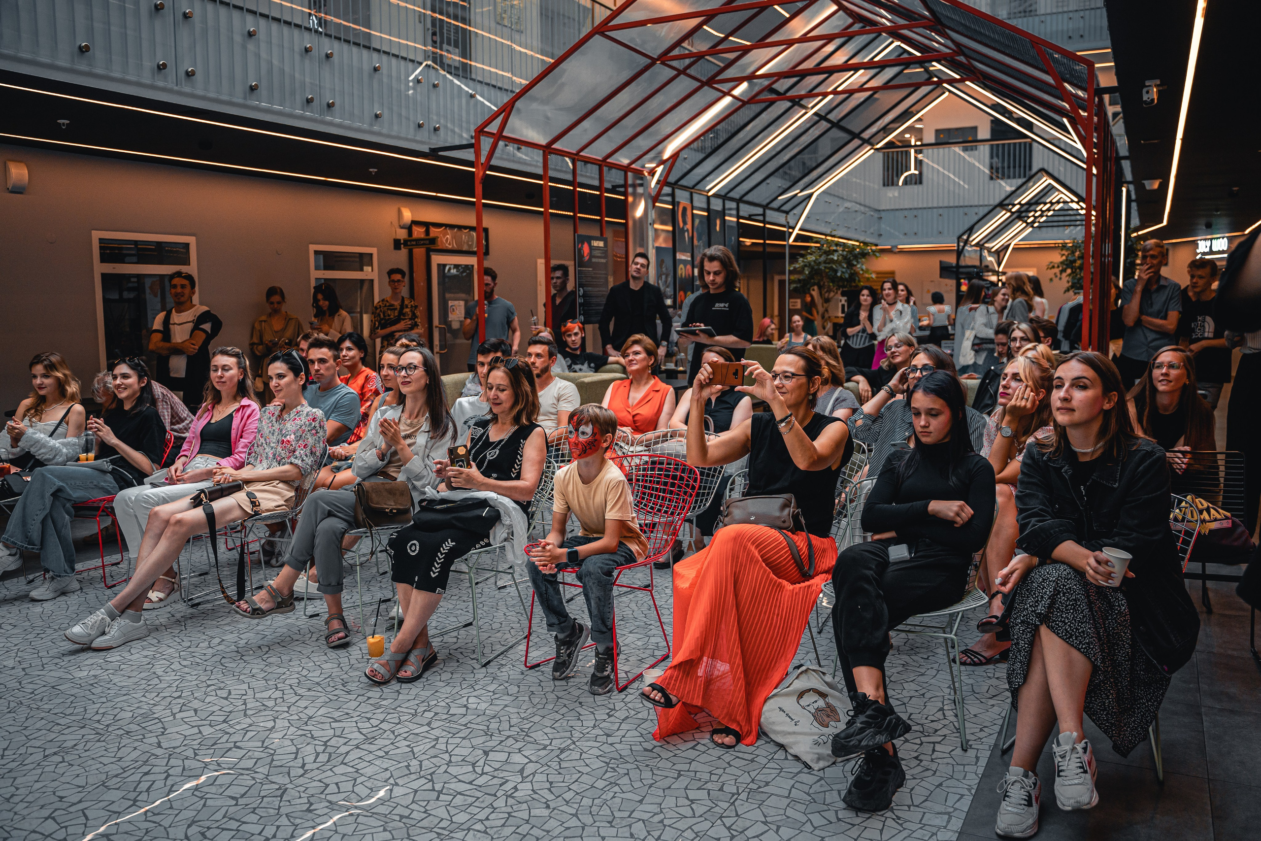 Выставка " Closing the loop». Фотограф Санкт-Петербург. Воплощу ваши идеи в жизнь!