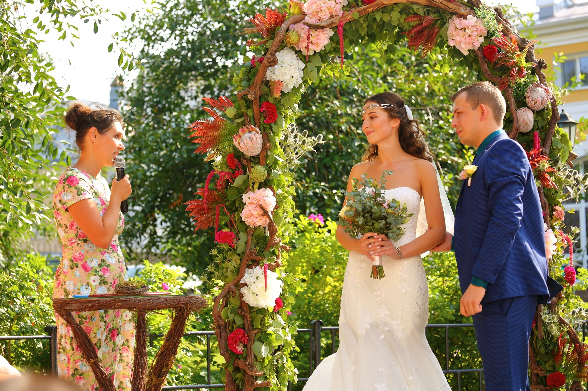 Выездная регистрация в красивом месте в Ярославле. Свадебный и репортажный фотограф в Ярославле и Санкт-Петербурге Роман Микрюков