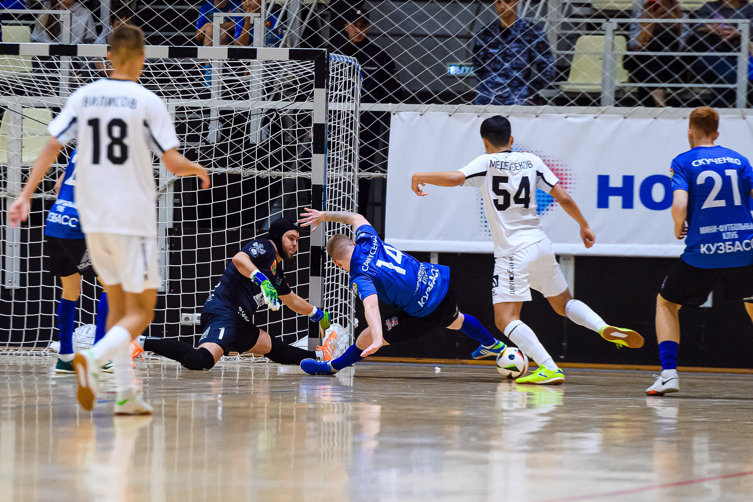 Высшая лига по футзалу — Сезон 2024-2025 — 2ой тур. Репортажный фотограф в Кемерово