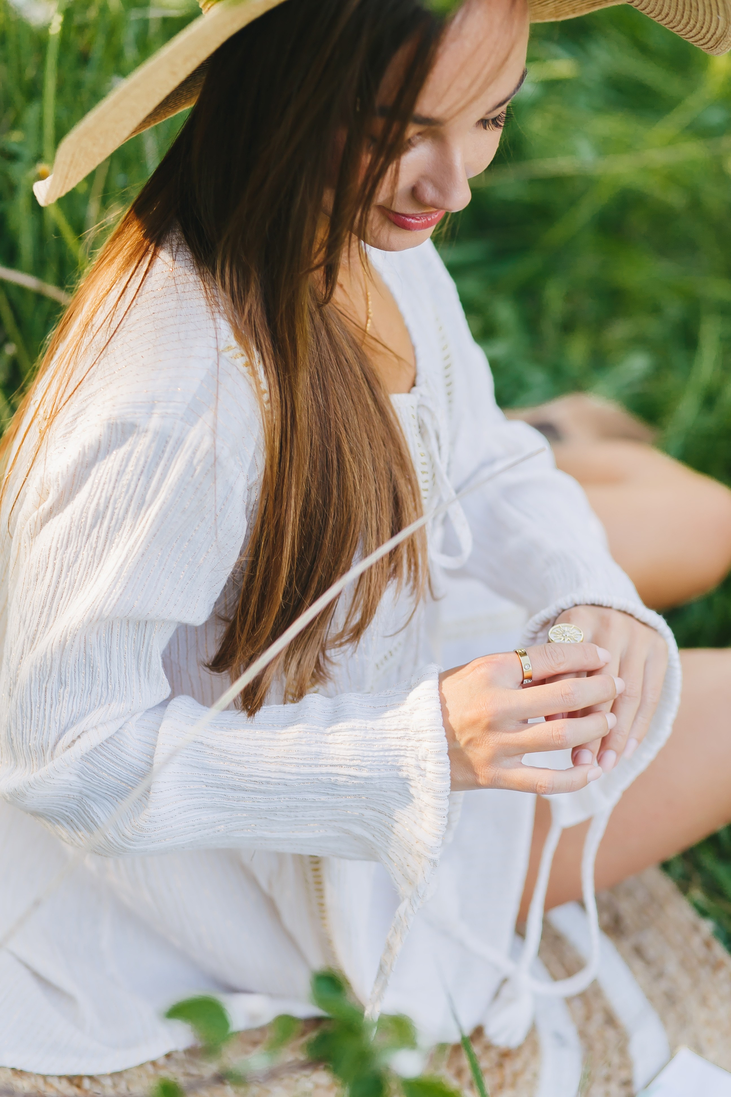 Портретная фотосессия красивой девушки в цветущем яблоневом саду. Свадебный и портретный фотограф в Липецке, Ельце, Воронеже, Москве, Тамбове 