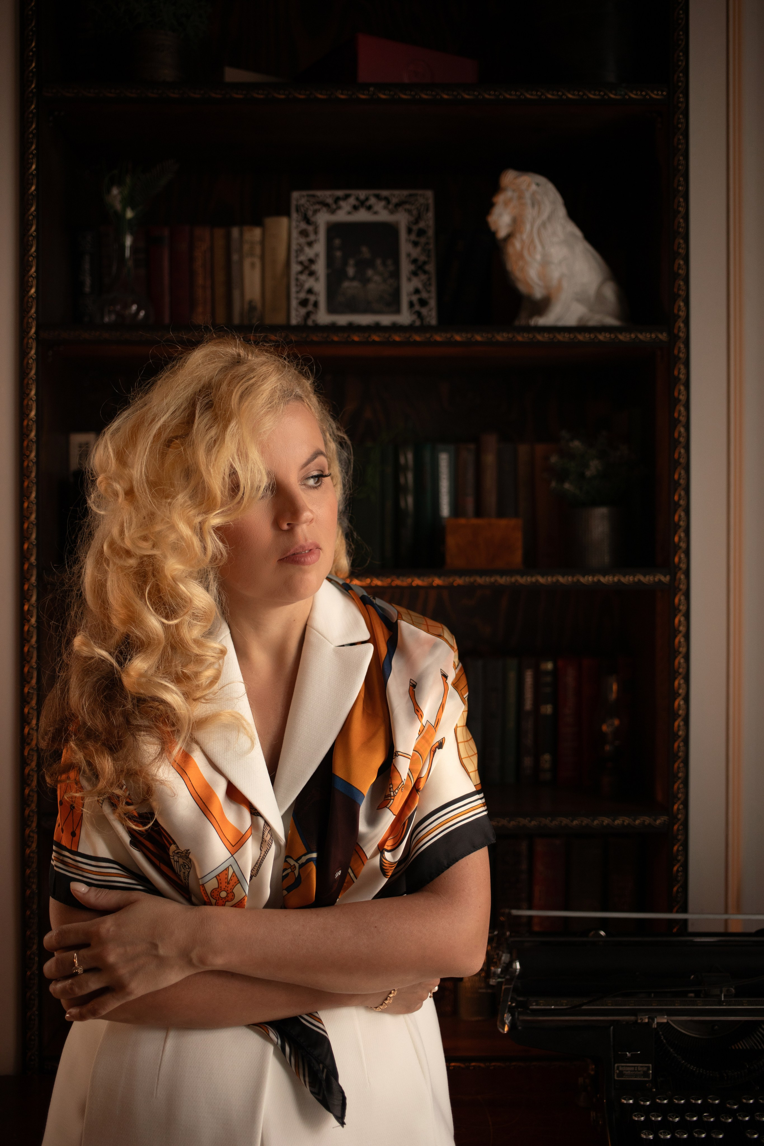 Женский портрет в студии Leona Stage. Детский и семейный фотограф Муксимова Ирина