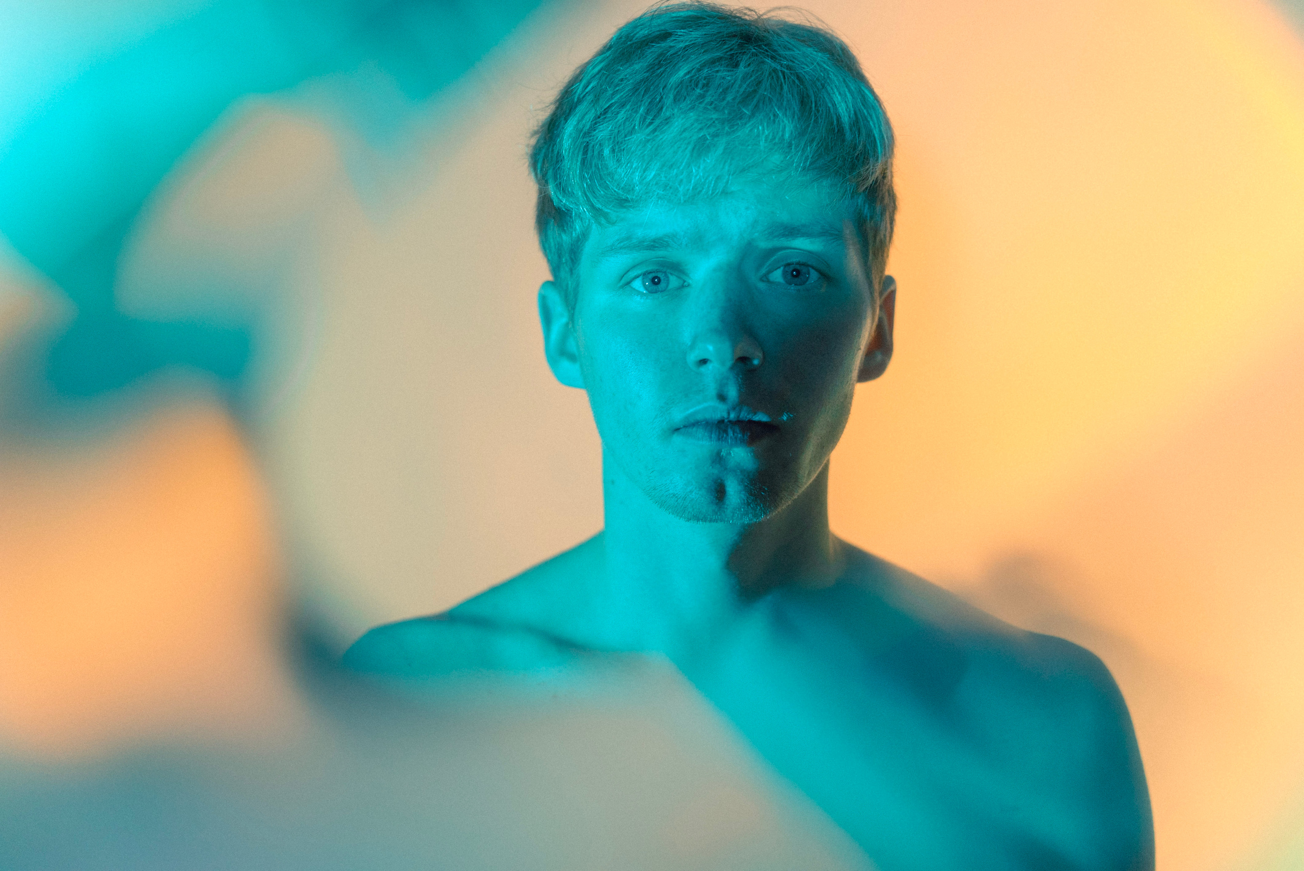 Портретная мужская фотосессия в студии