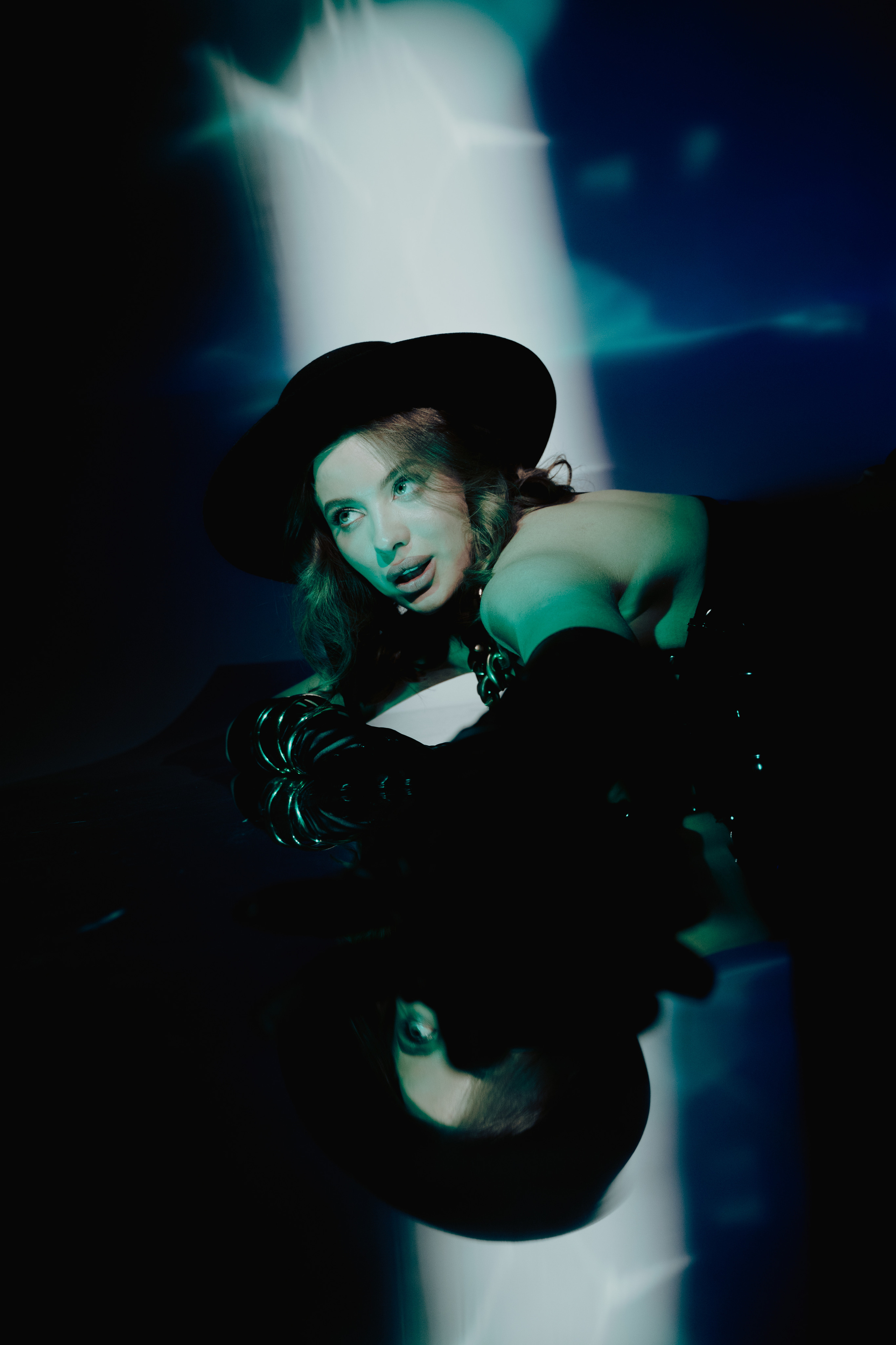 Фотосессия в студии с цветным светом