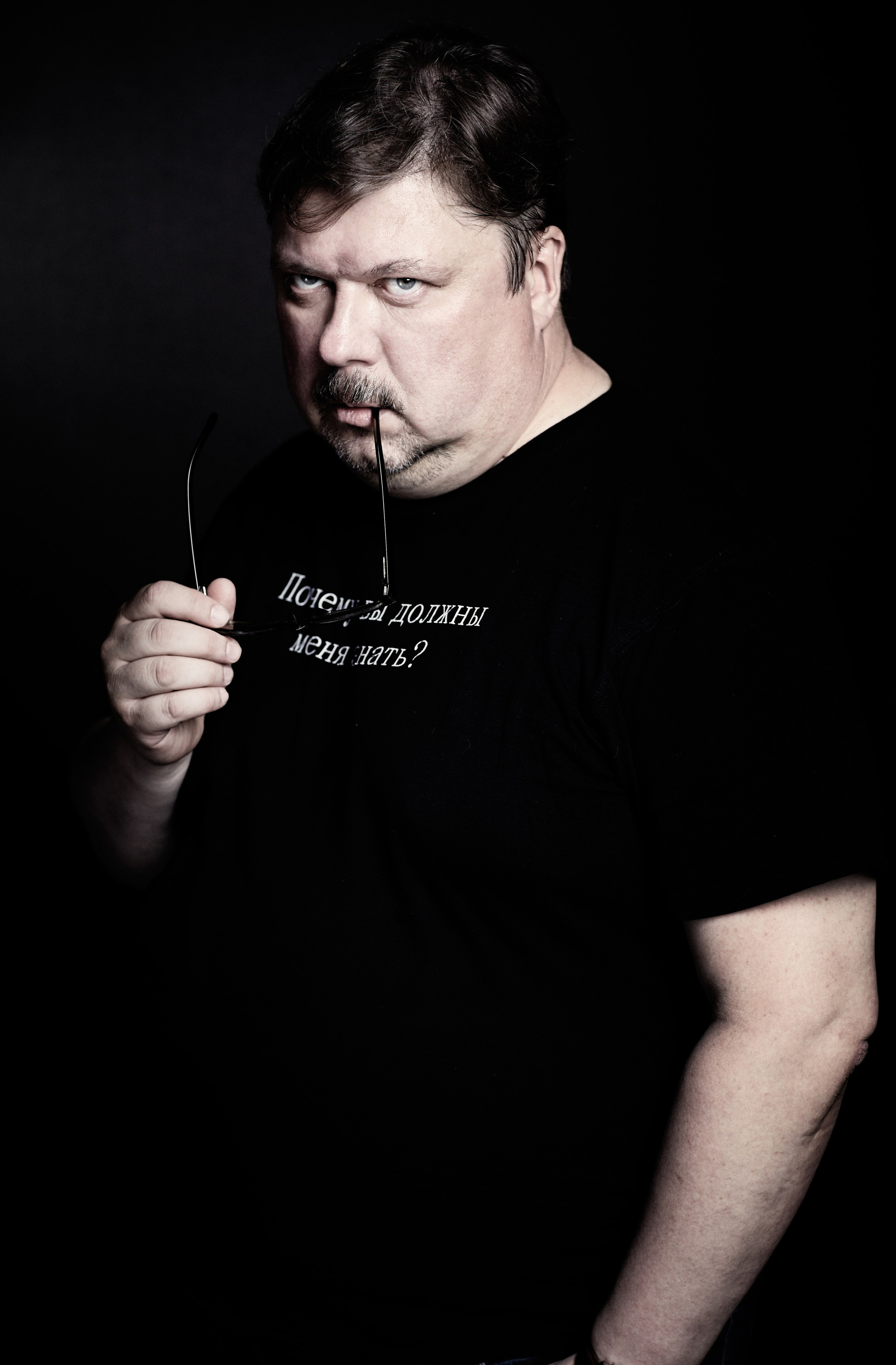 Мужские фотосессии в студии и на улице: художественные, для соцсетей, аватаров, сайтов знакомств. Фотограф Полина Завельская