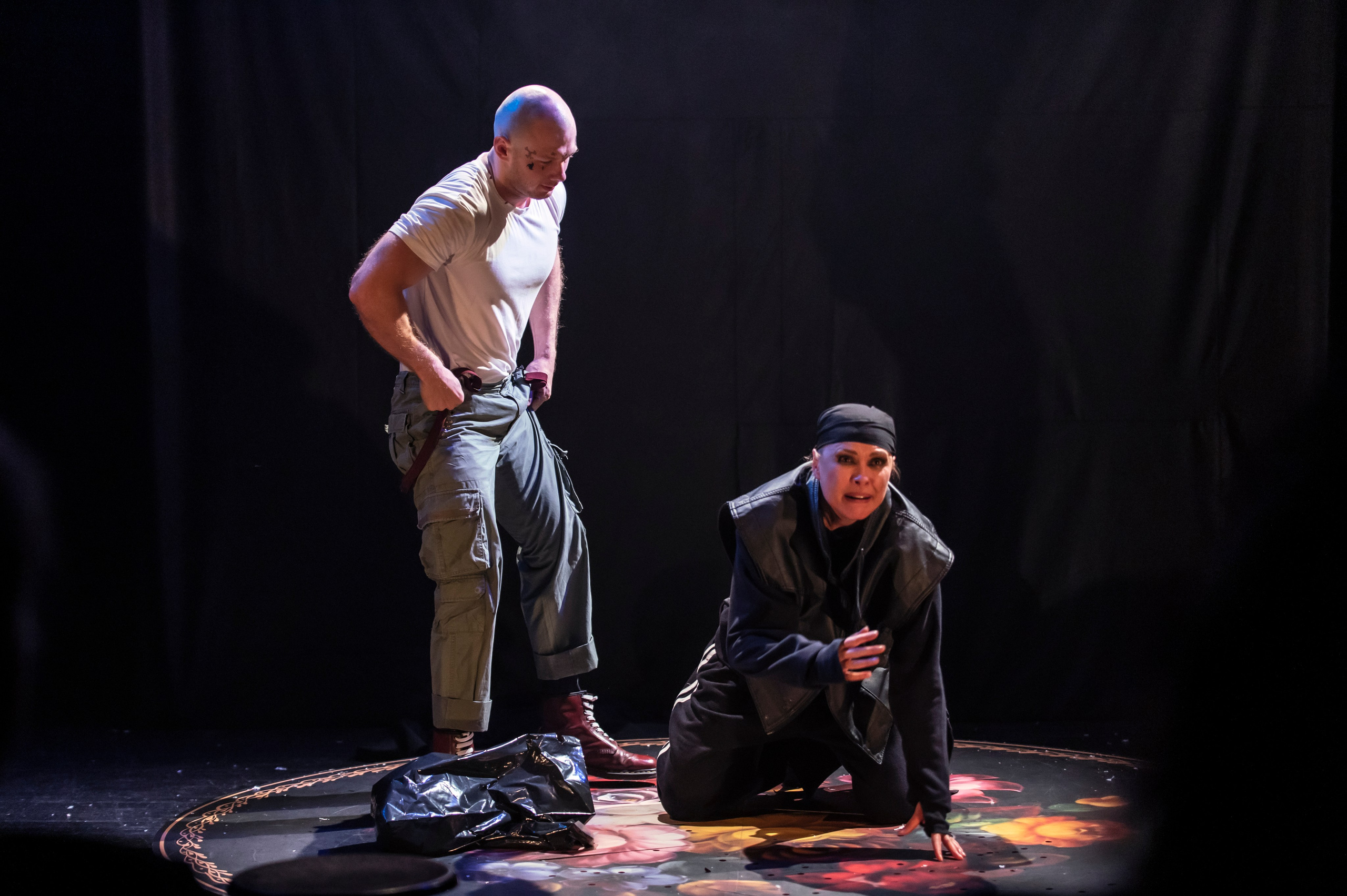 Спектакль "Магазин", Небольшой Драматический Театр /Санкт-Петербург/. Татьяна Колганова, Анна Шельяпкова, Михаил Тараканов