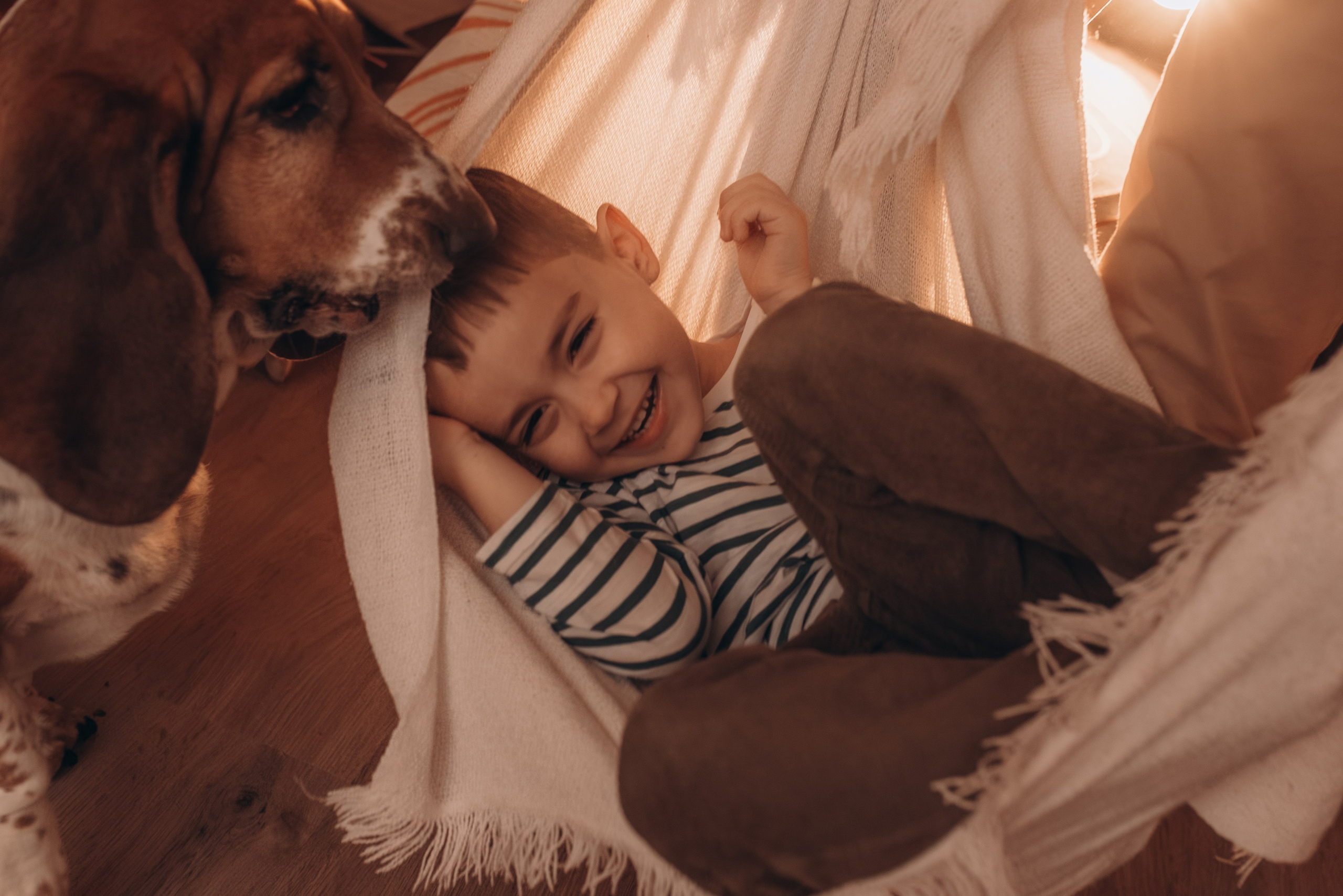 Séance famille à domicile. Photographe des familles et enfants à Nantes et alentours